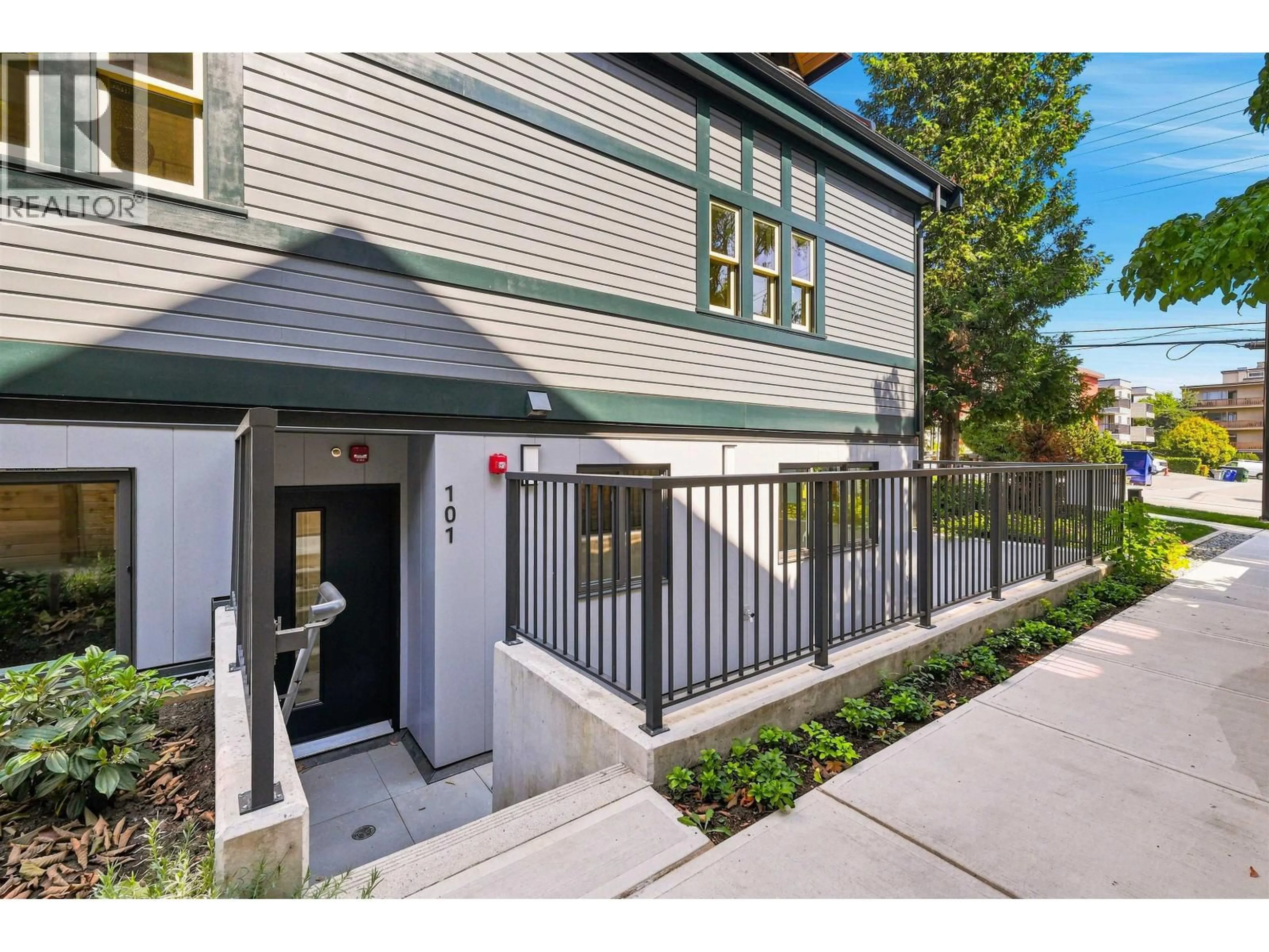 Unknown for 101 CUNNINGHAM STREET, New Westminster British Columbia V3L2G1