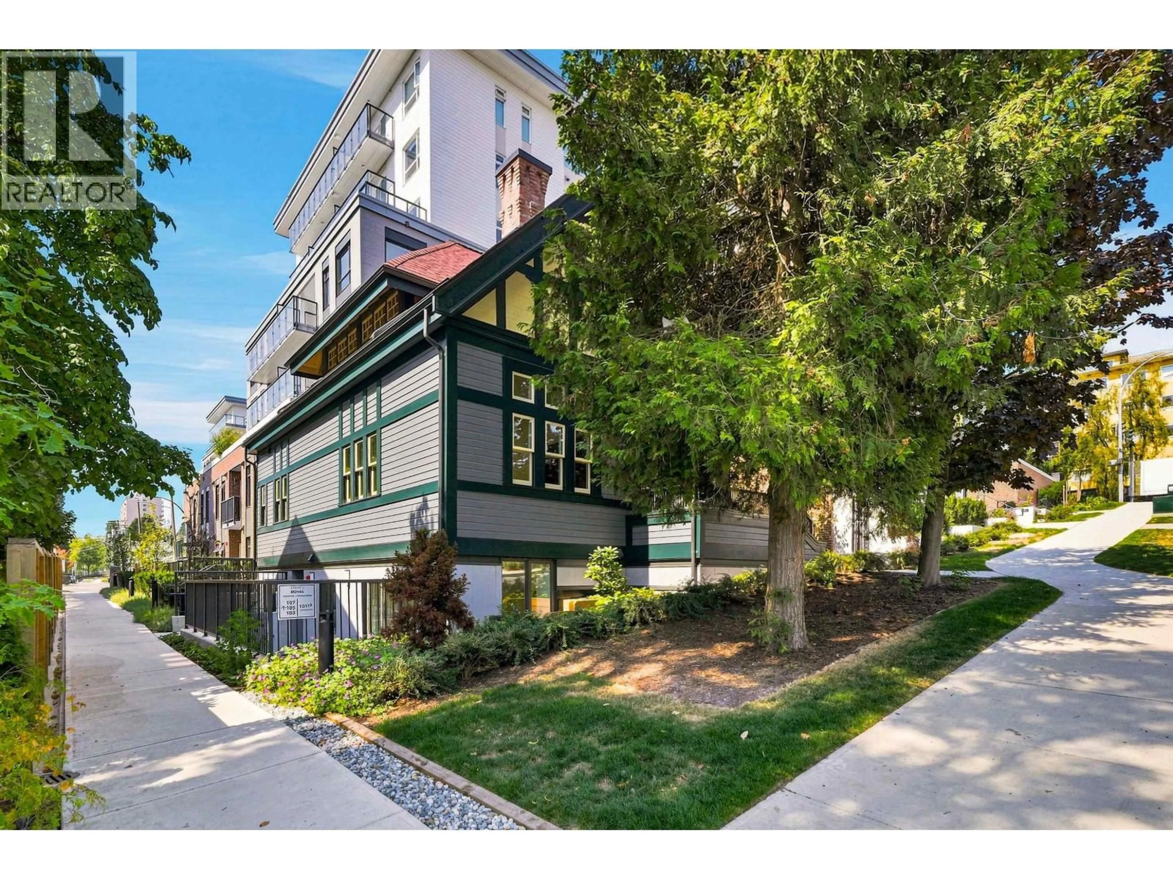 Home with vinyl exterior material, street for 101 CUNNINGHAM STREET, New Westminster British Columbia V3L2G1
