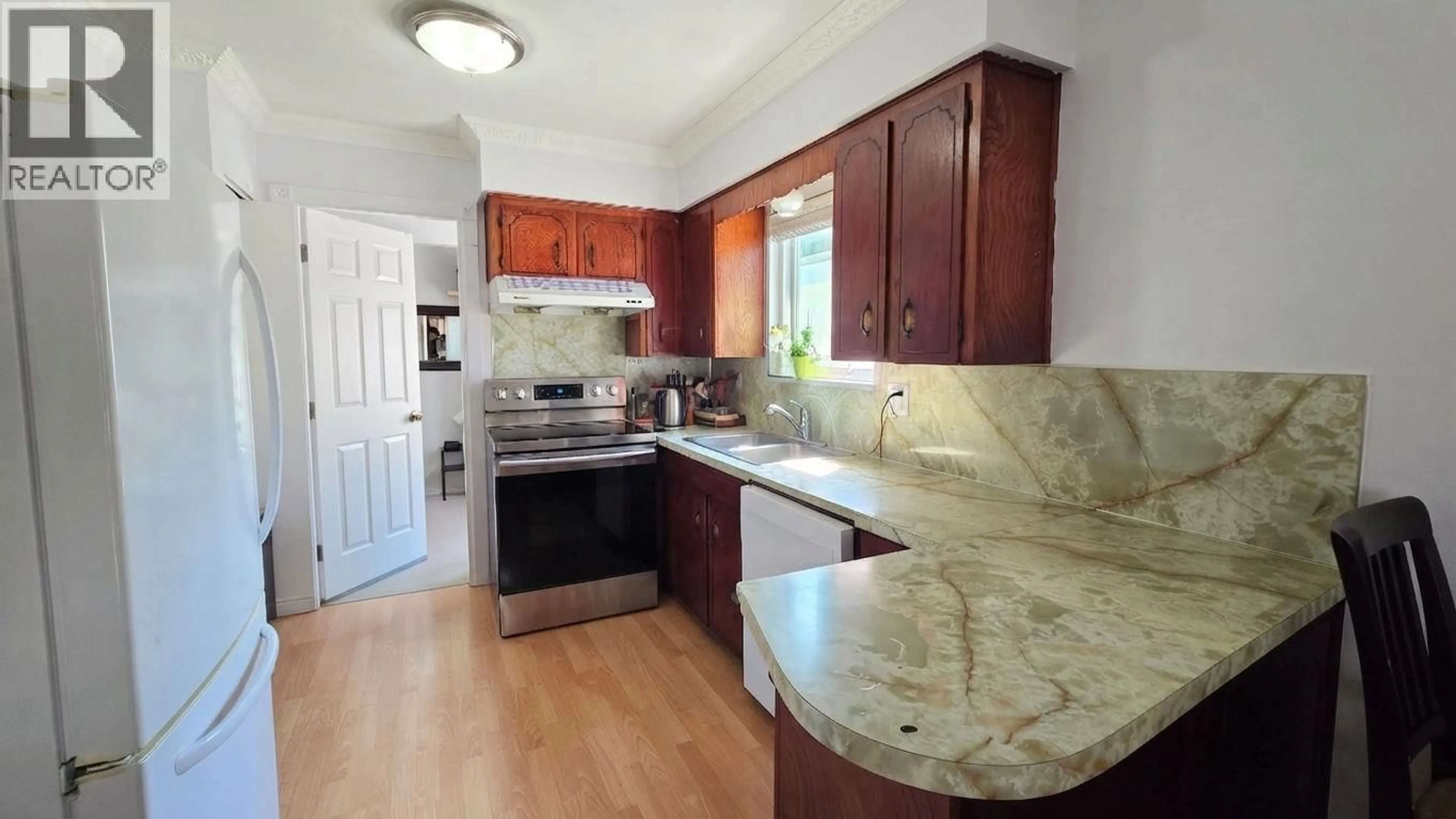 Standard kitchen, unknown for 5075 PAYNE STREET, Vancouver British Columbia V5R4J5