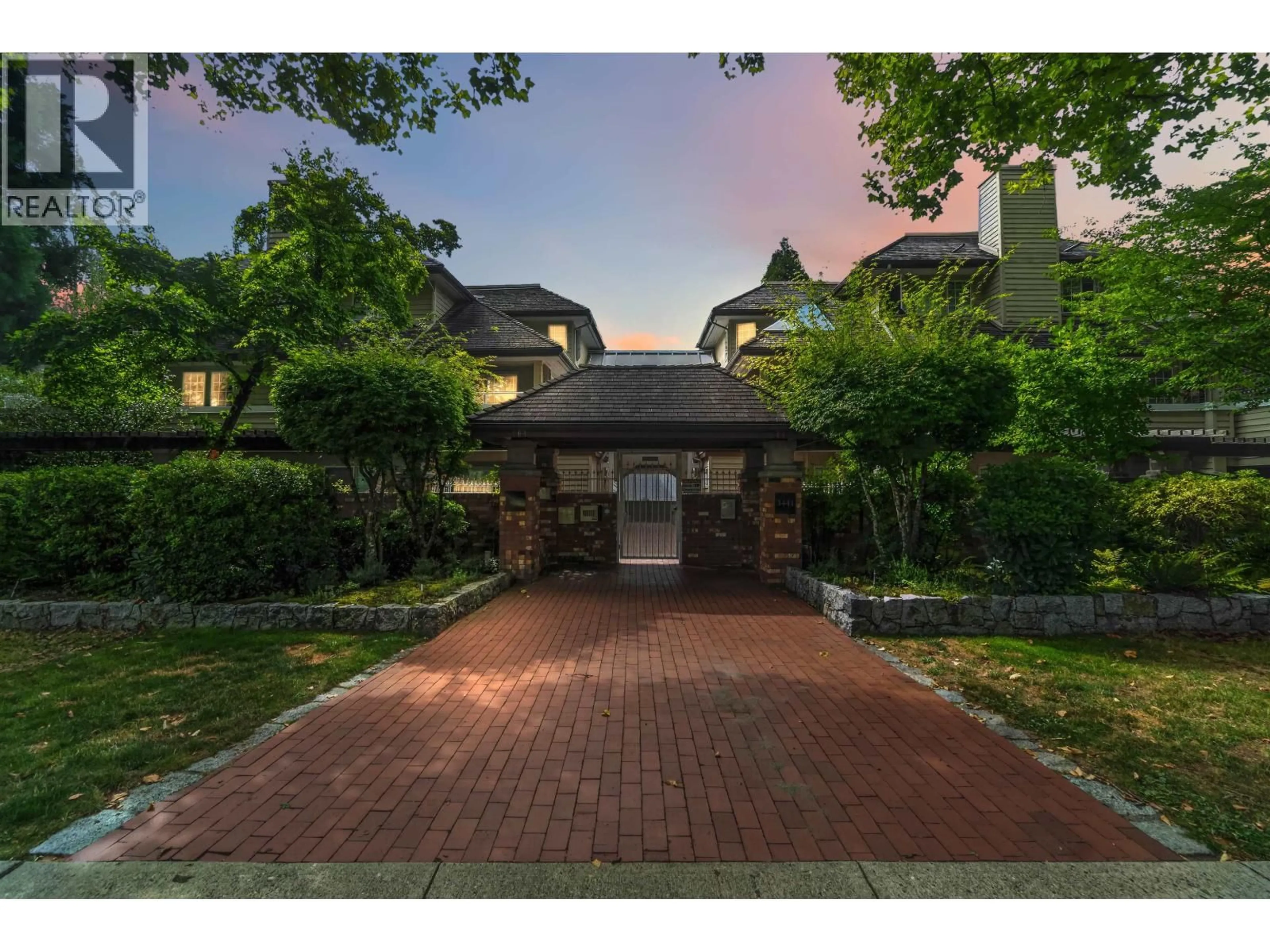 Unknown for 102 - 3441 CURLE AVENUE, Burnaby British Columbia V5G4P4