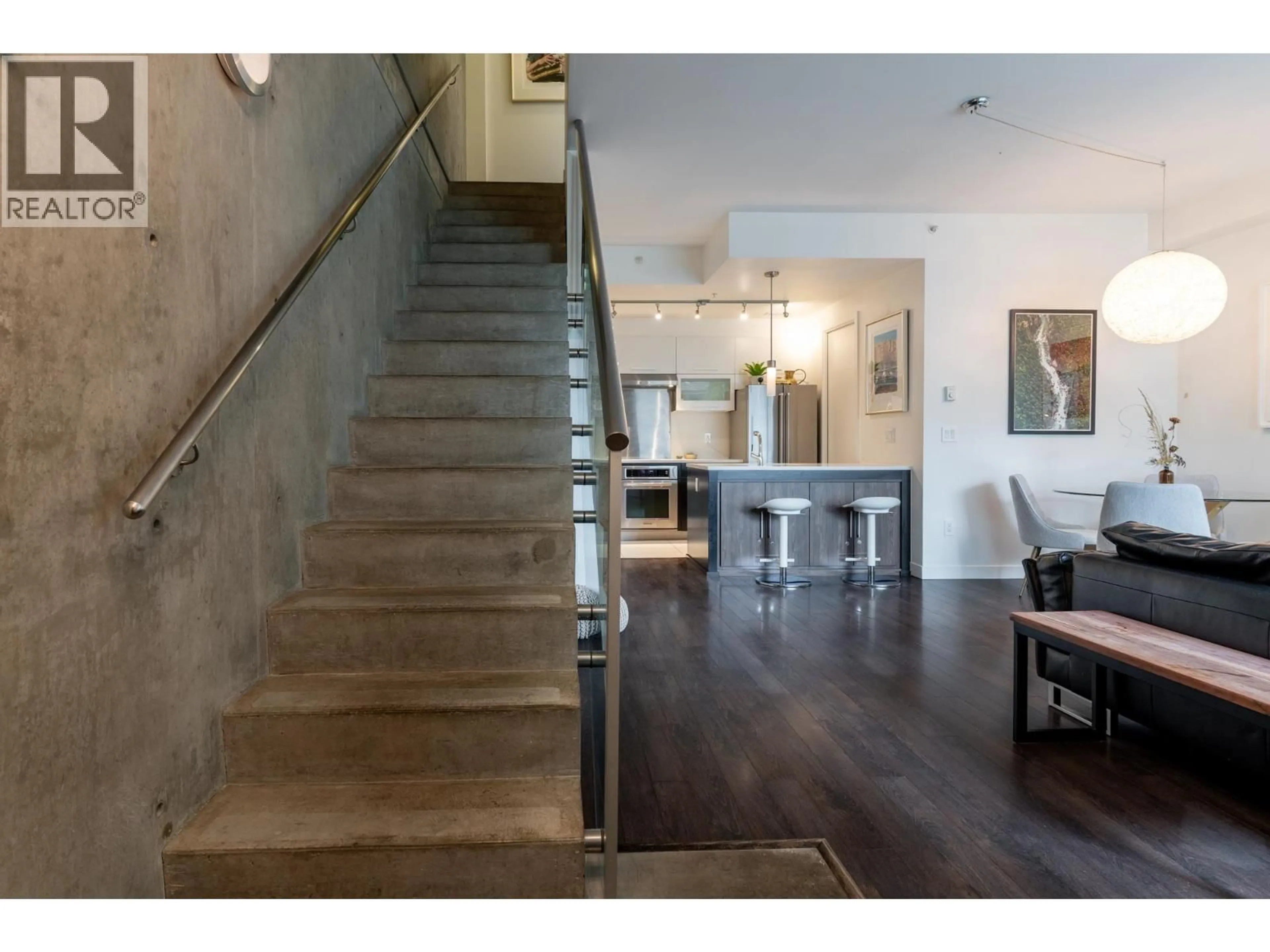 Indoor foyer for 182 17TH AVENUE, Vancouver British Columbia V5V1A4