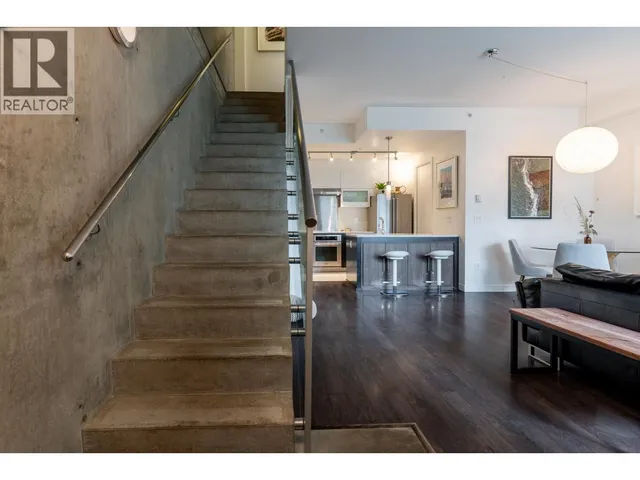 182 17TH AVENUE, Vancouver 4
