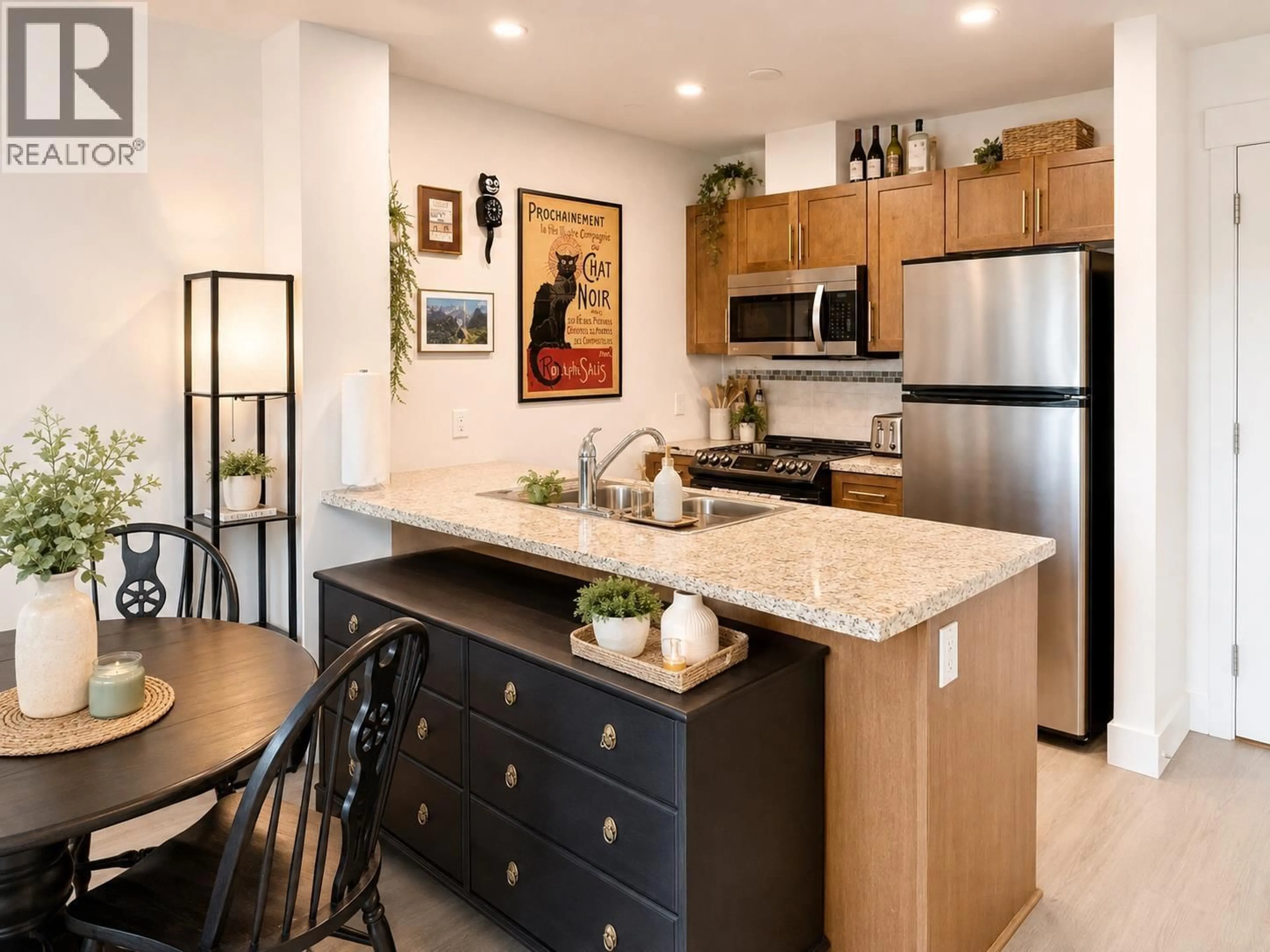 Open concept kitchen, unknown for 318 - 1211 VILLAGE GREEN WAY, Squamish British Columbia V8B0R7