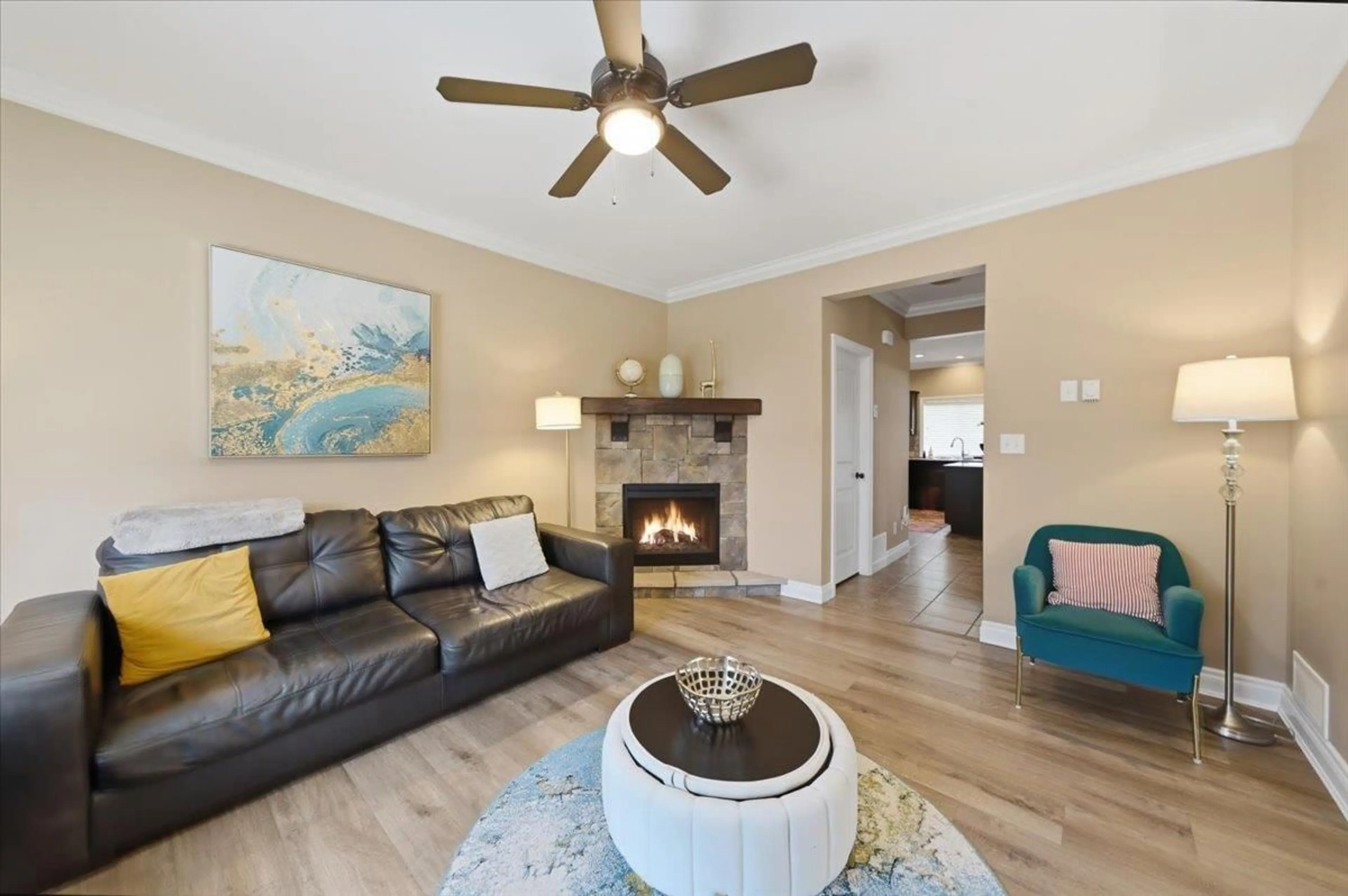 Living room with furniture, wood/laminate floor for 57 - 6498 SOUTHDOWNE PLACE, Chilliwack British Columbia V2R0K3