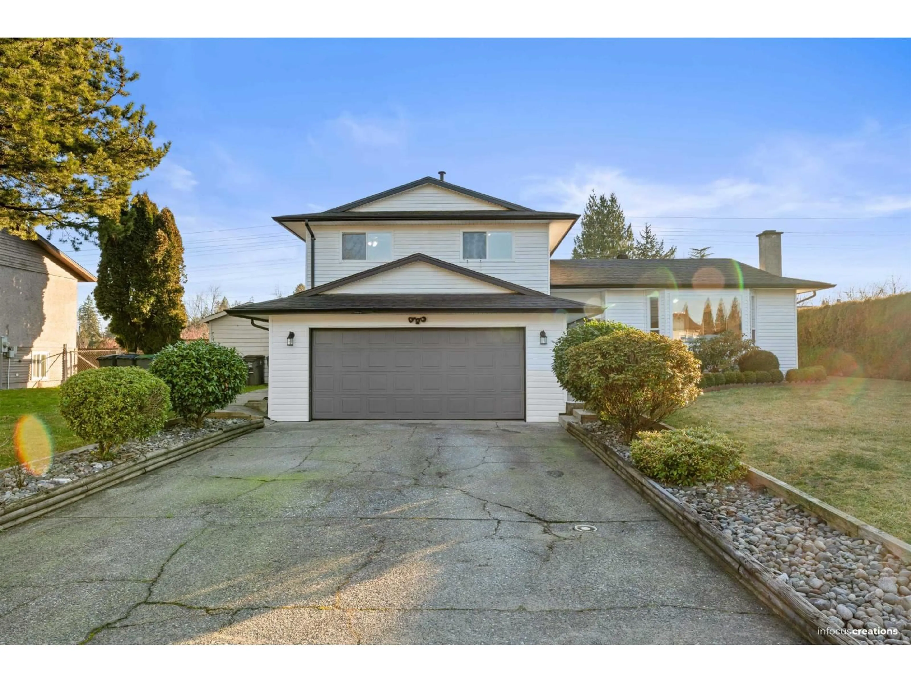 A pic from outside/outdoor area/front of a property/back of a property/a pic from drone, street for 15796 95A AVENUE, Surrey British Columbia V4N2L4