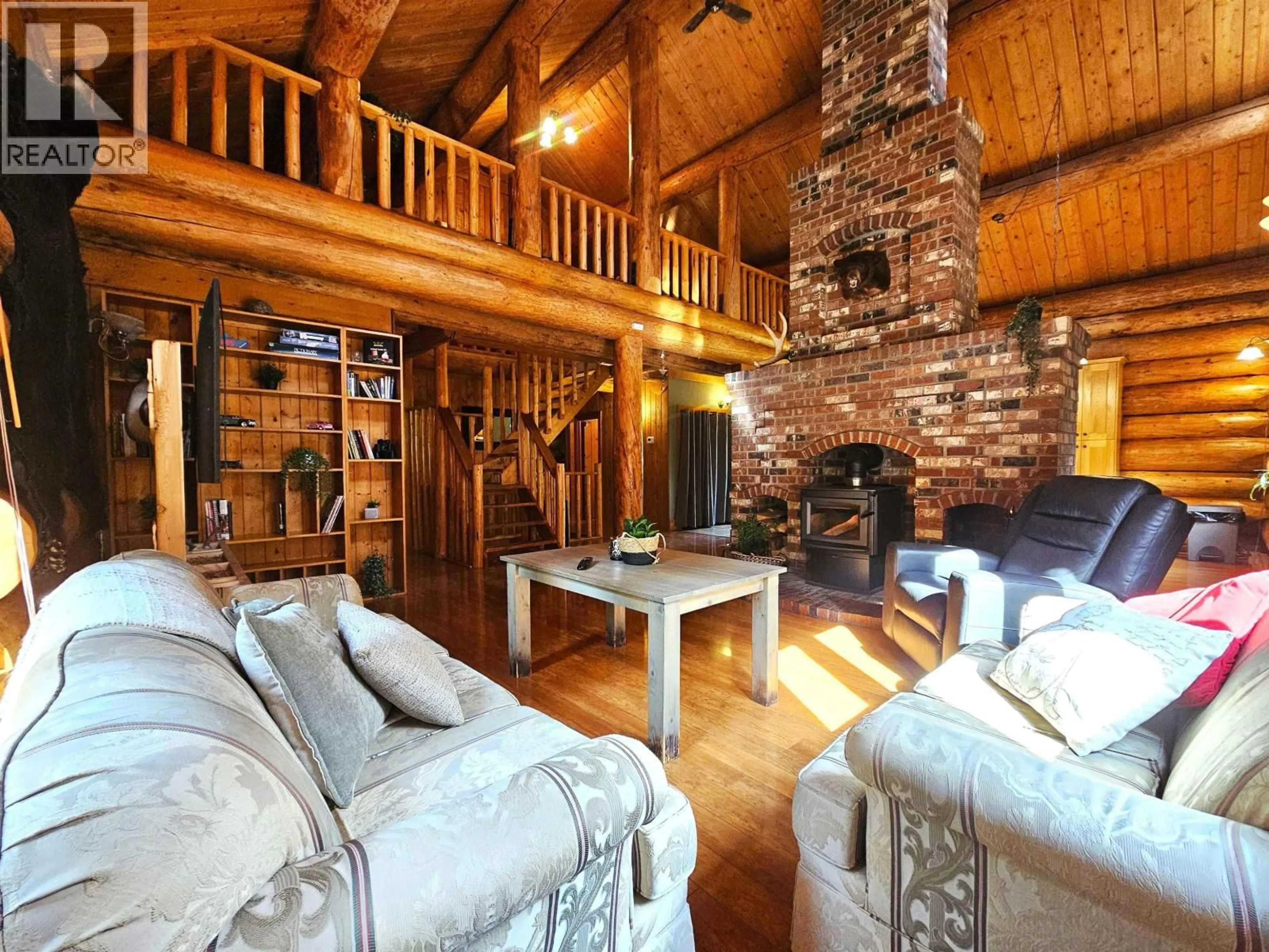 Living room with furniture, wood/laminate floor for 9070 MOUNTAINVIEW ROAD, Prince George British Columbia V2N0B1