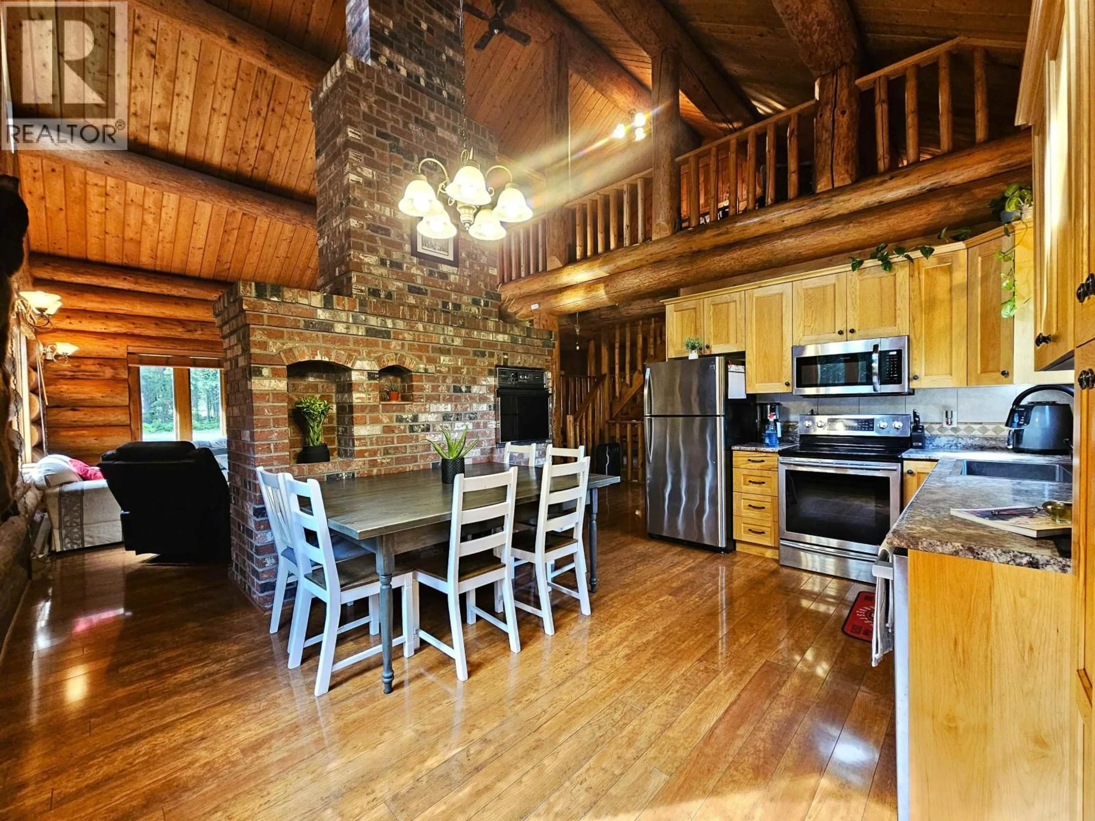 Rustic kitchen, wood/laminate floor for 9070 MOUNTAINVIEW ROAD, Prince George British Columbia V2N0B1