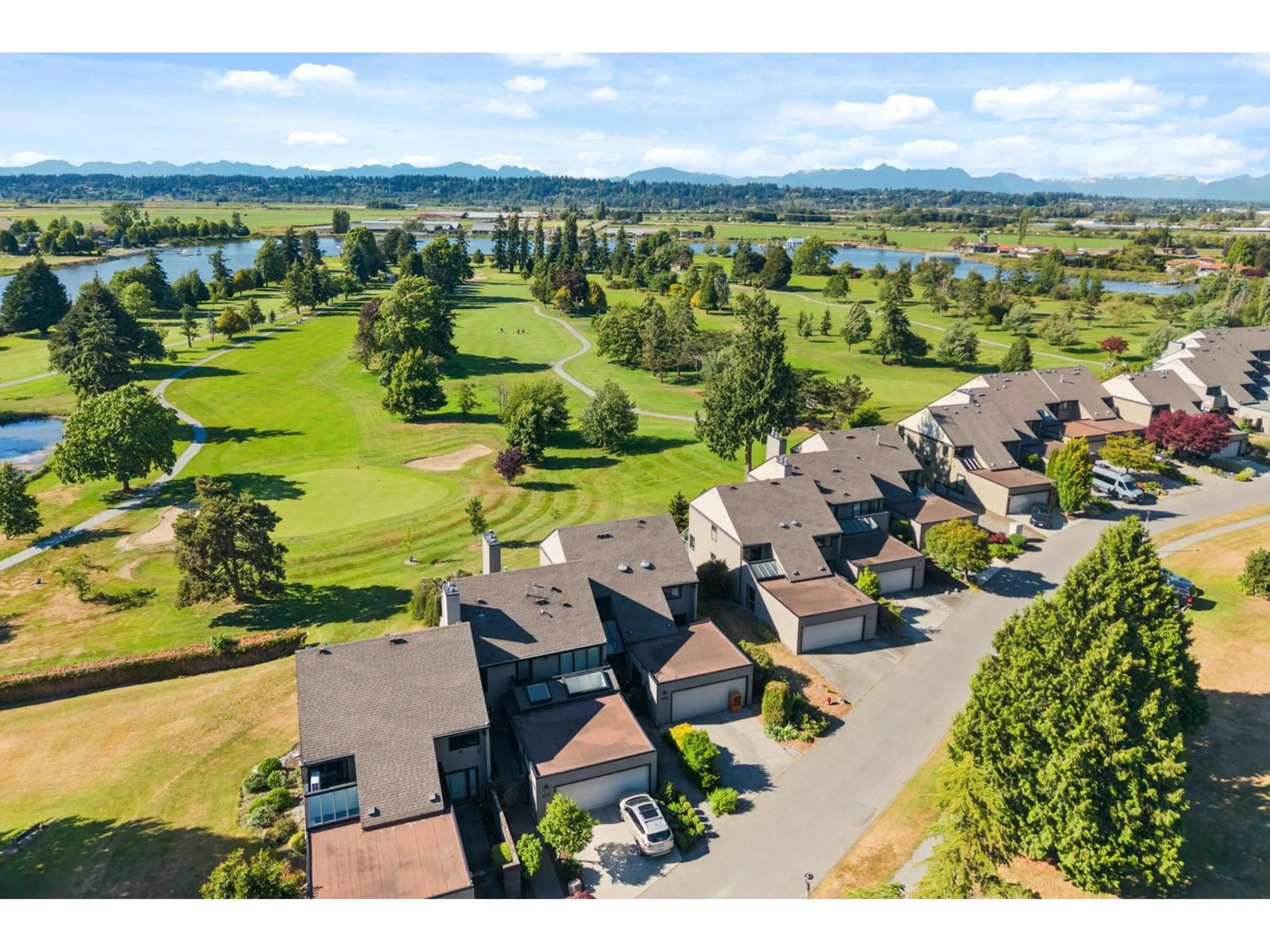 A pic from outside/outdoor area/front of a property/back of a property/a pic from drone, mountain view for 4 - 14025 NICO WYND DRIVE, Surrey British Columbia V4P1J2