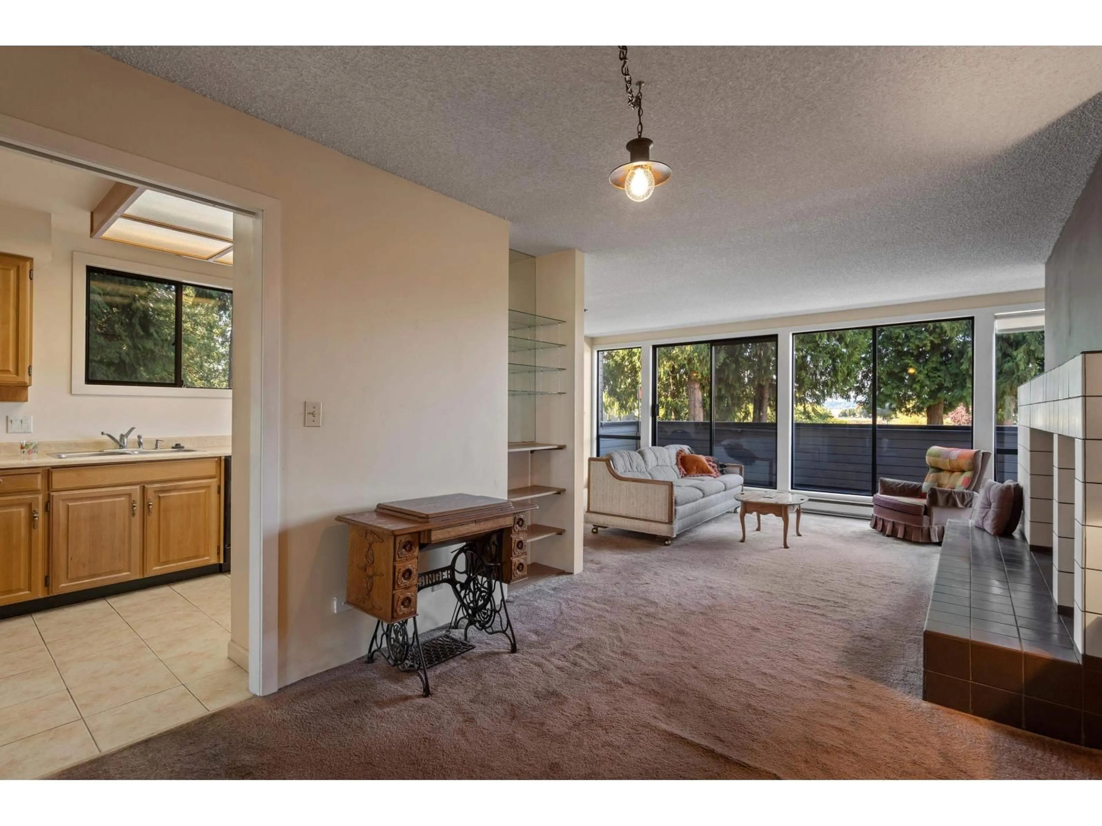Living room with furniture, unknown for 4 - 14025 NICO WYND DRIVE, Surrey British Columbia V4P1J2