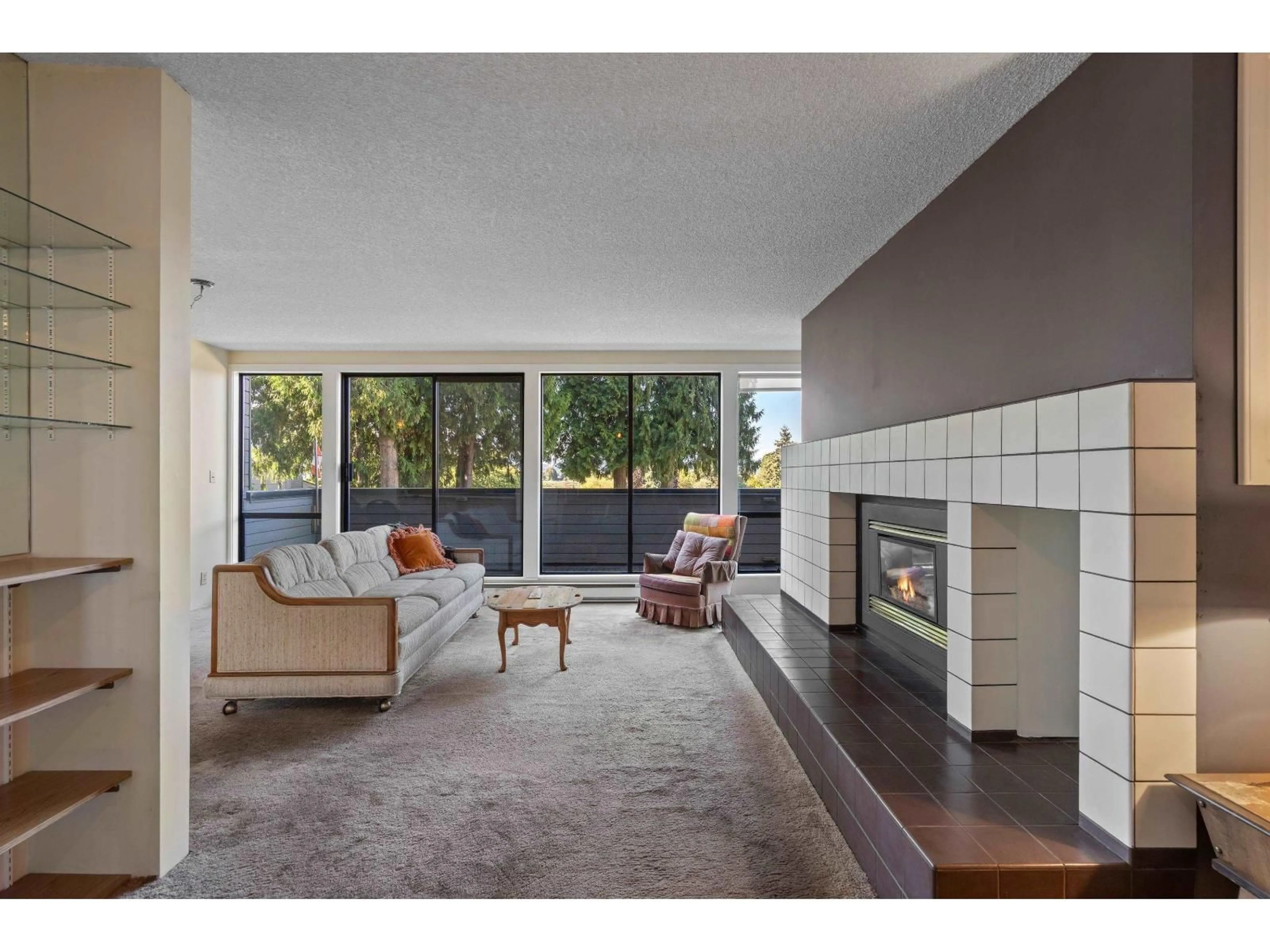 Living room with furniture, unknown for 4 - 14025 NICO WYND DRIVE, Surrey British Columbia V4P1J2