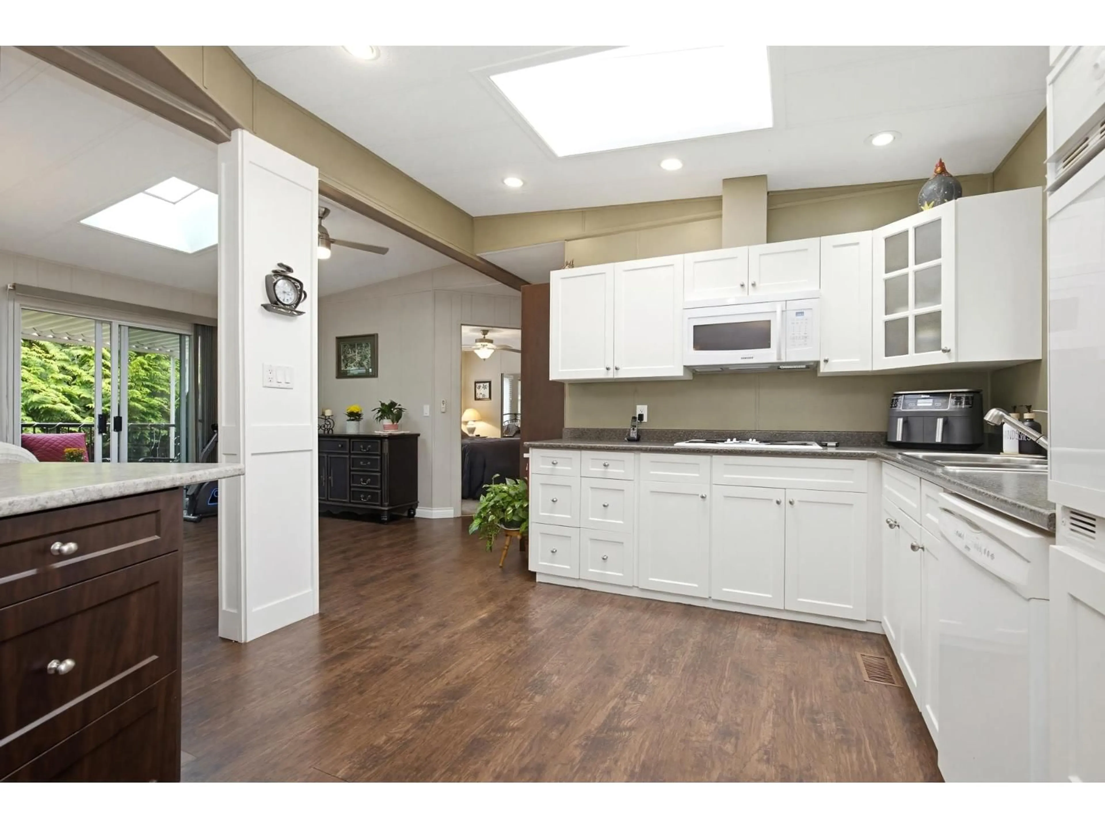 Open concept kitchen, unknown for 6 - 27111 0 AVENUE, Langley British Columbia V4W2S9