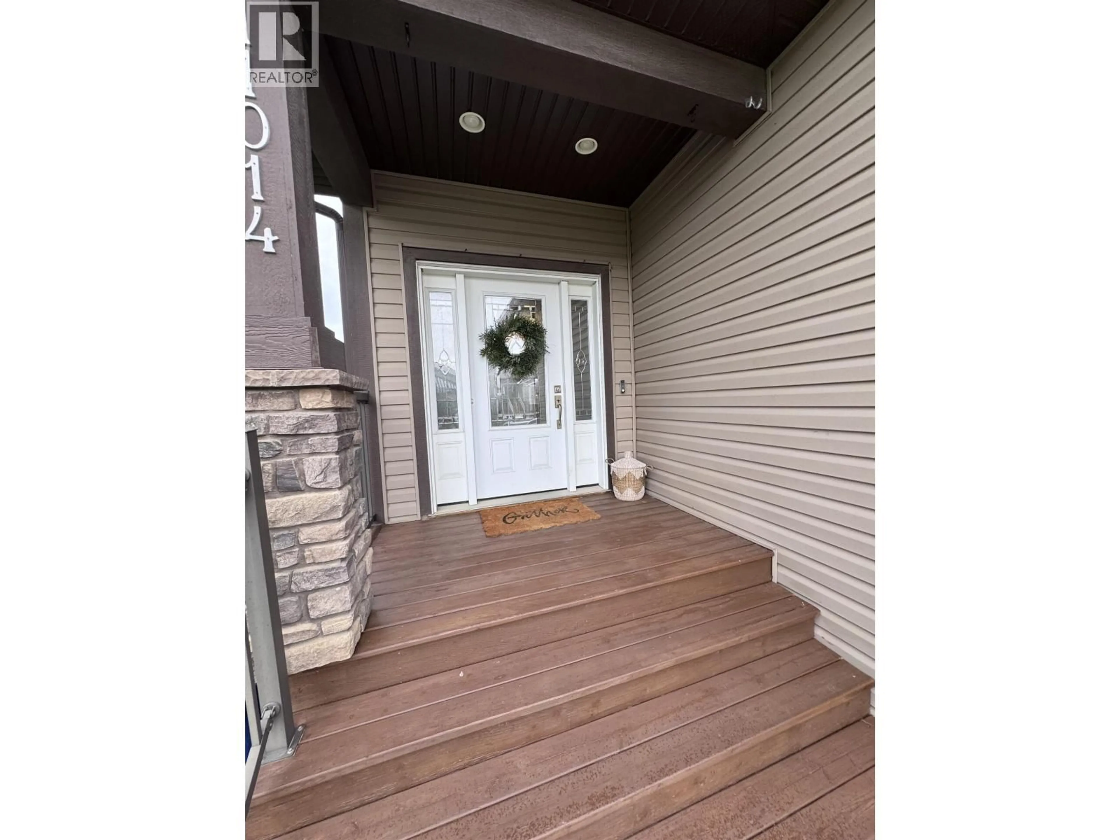 Indoor entryway for 11014 104A AVENUE, Fort St. John British Columbia V1J0J3