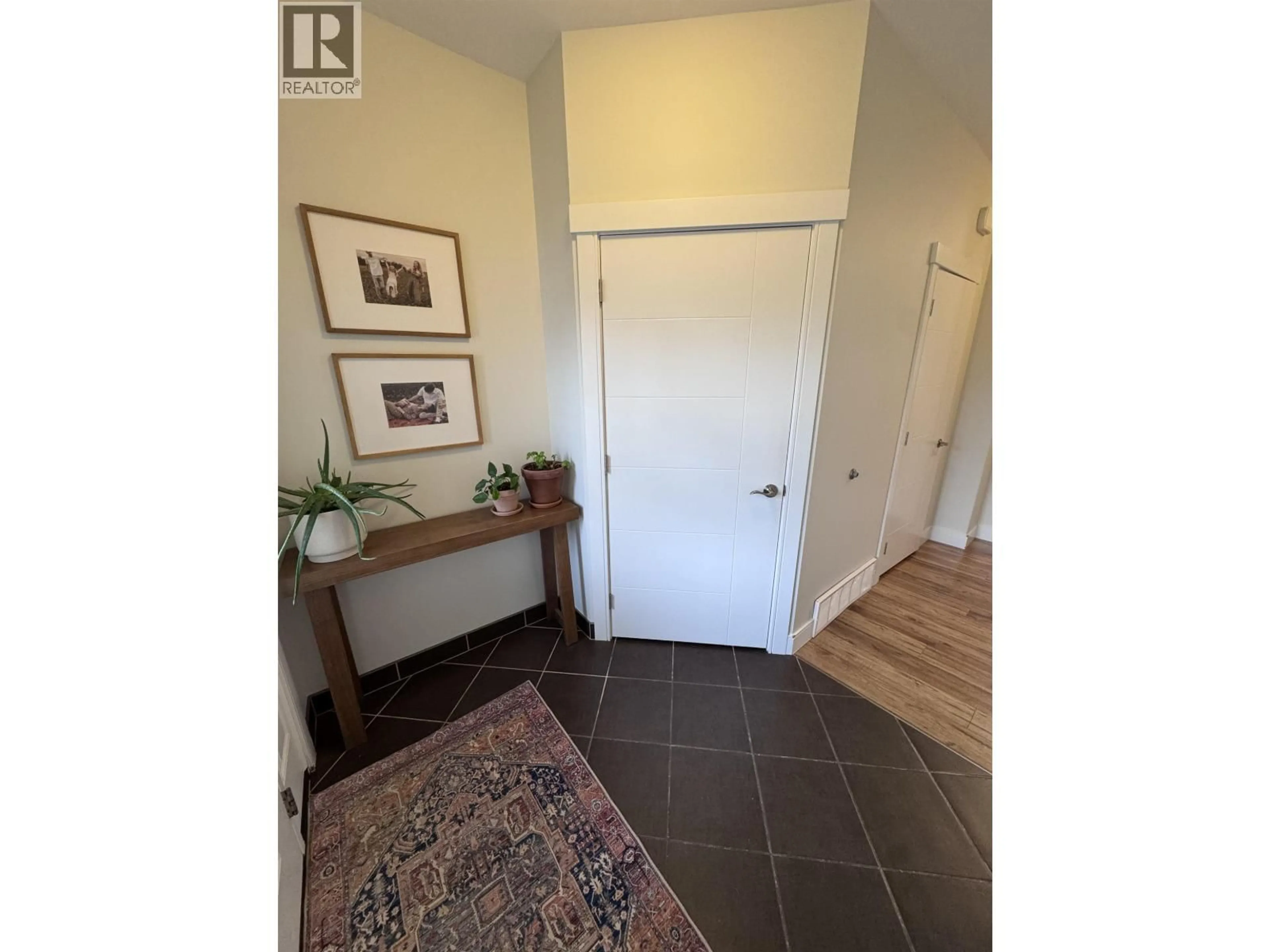 Indoor entryway for 11014 104A AVENUE, Fort St. John British Columbia V1J0J3