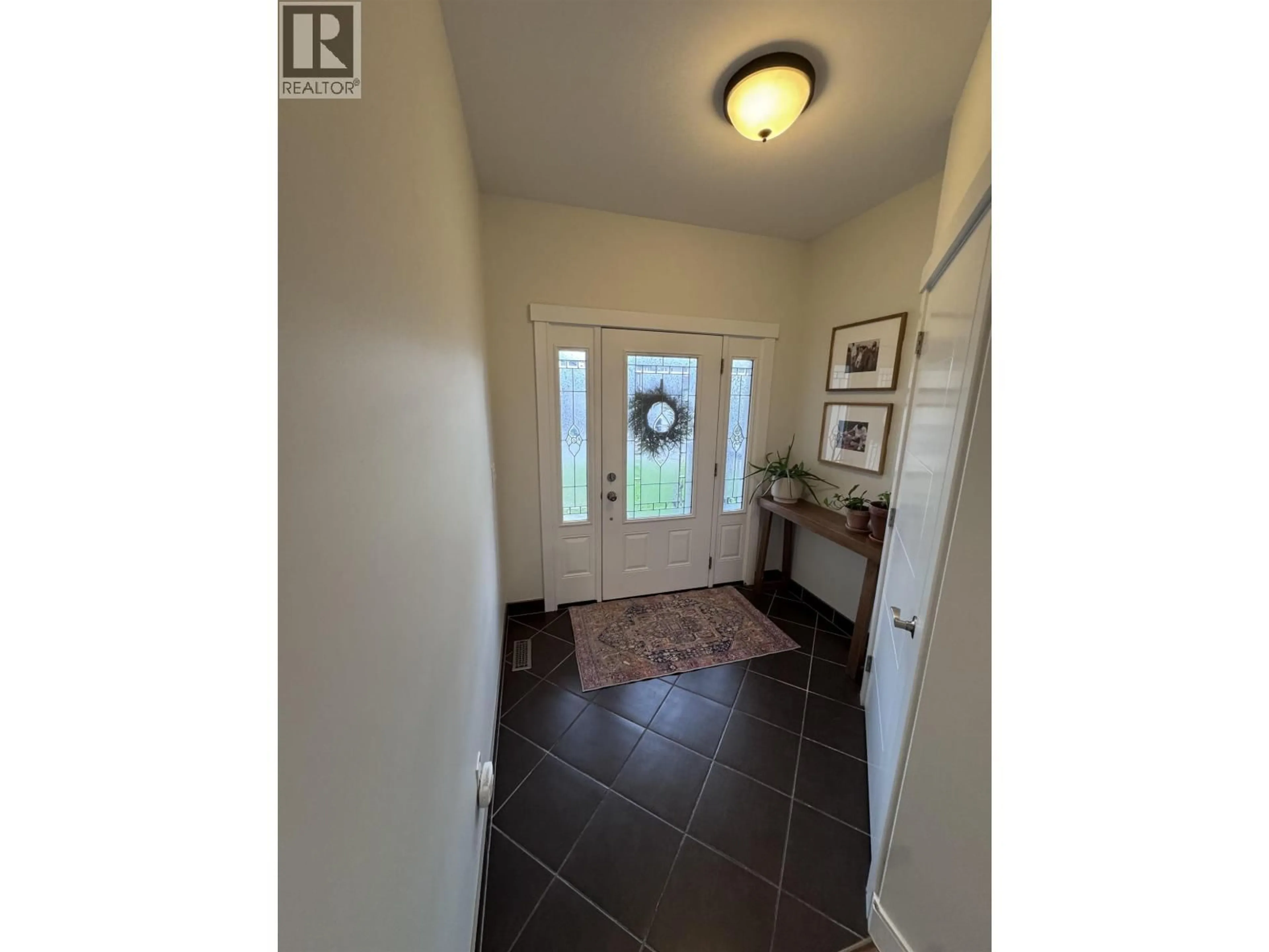 Indoor entryway for 11014 104A AVENUE, Fort St. John British Columbia V1J0J3