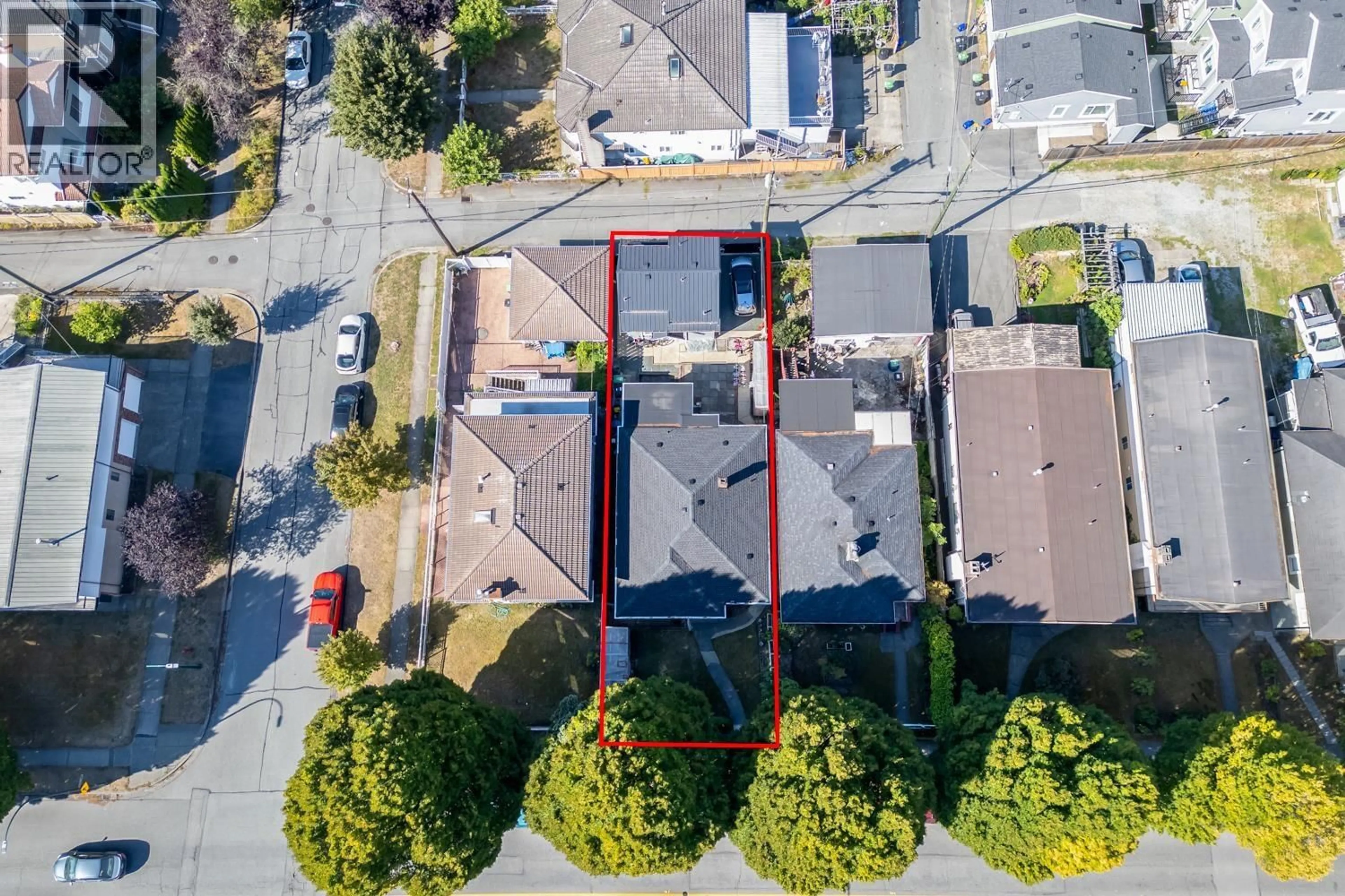 A pic from outside/outdoor area/front of a property/back of a property/a pic from drone, street for 1315 33RD AVENUE, Vancouver British Columbia V5V3B8