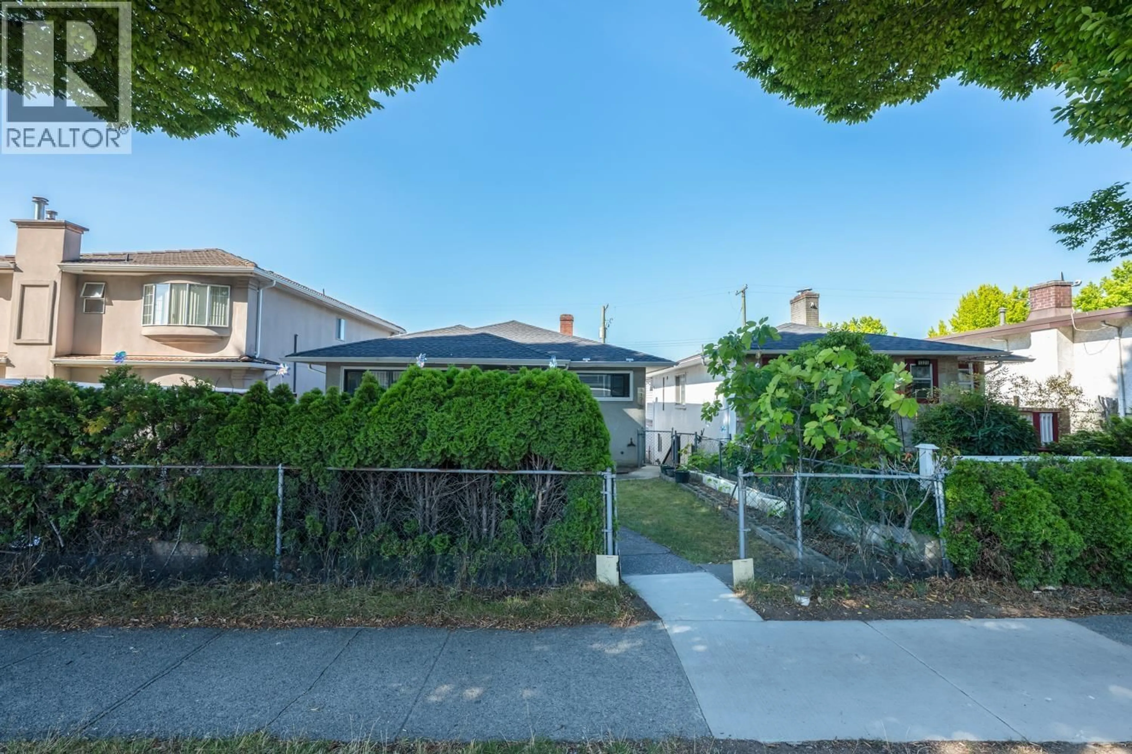 A pic from outside/outdoor area/front of a property/back of a property/a pic from drone, street for 1315 33RD AVENUE, Vancouver British Columbia V5V3B8