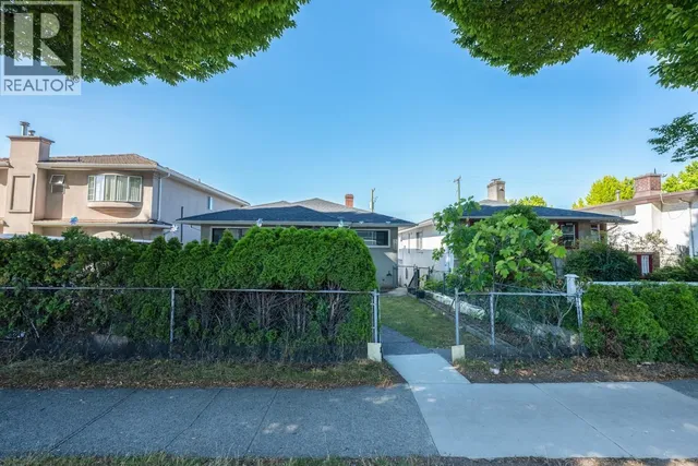 1315 33RD AVENUE, Vancouver 4
