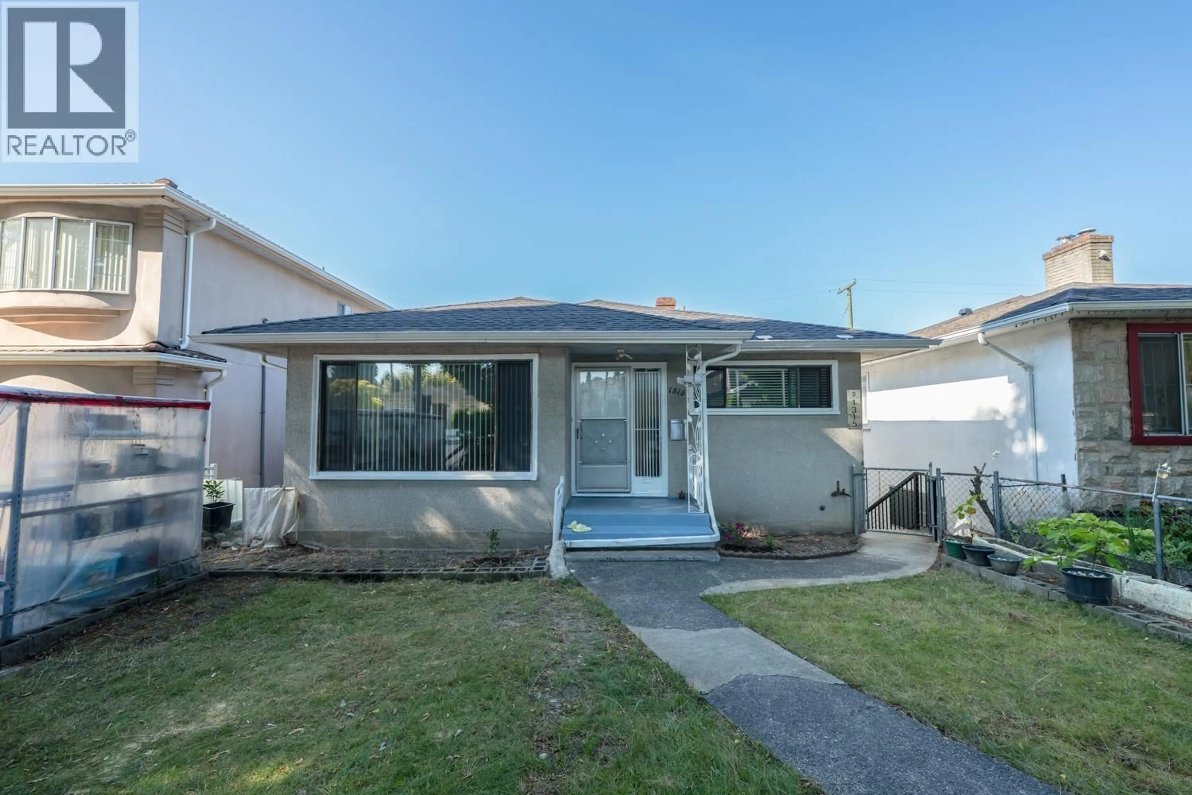 A pic from outside/outdoor area/front of a property/back of a property/a pic from drone, street for 1315 33RD AVENUE, Vancouver British Columbia V5V3B8