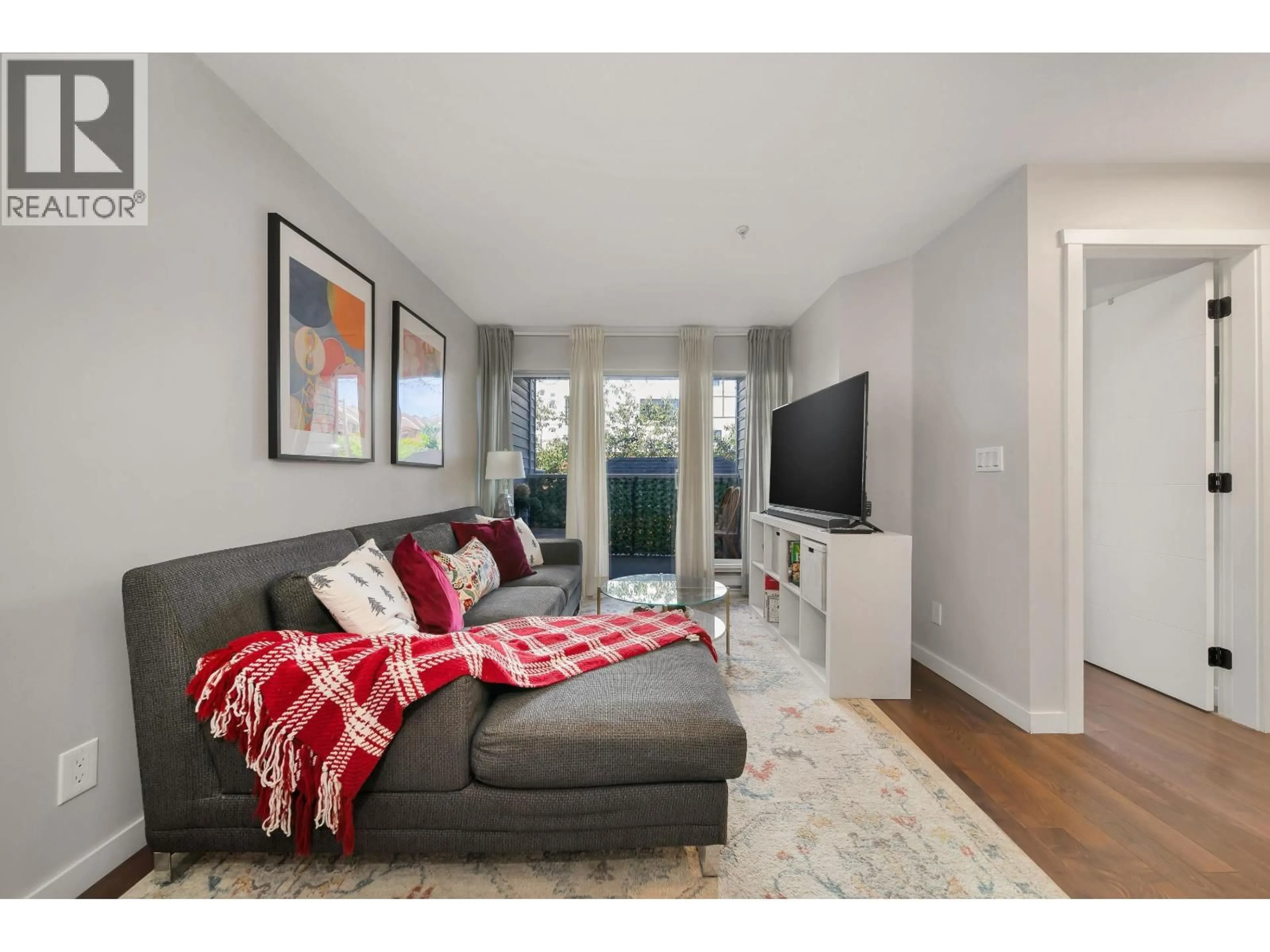 Living room with furniture, wood/laminate floor for 204 - 11671 FRASER STREET, Maple Ridge British Columbia V2X6C4