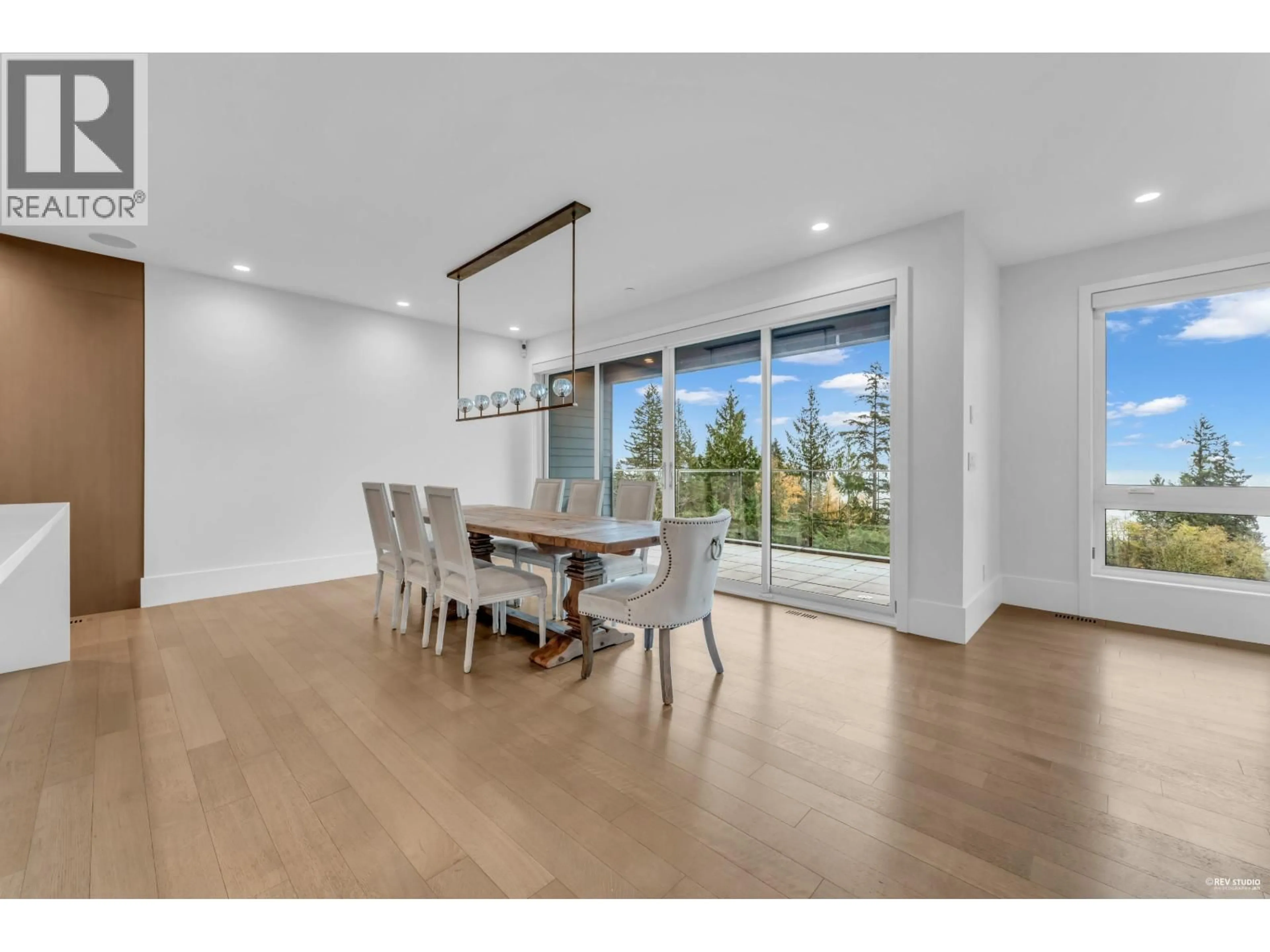 Dining room, wood/laminate floor for 3018 BURFIELD PLACE, West Vancouver British Columbia V7S0A9