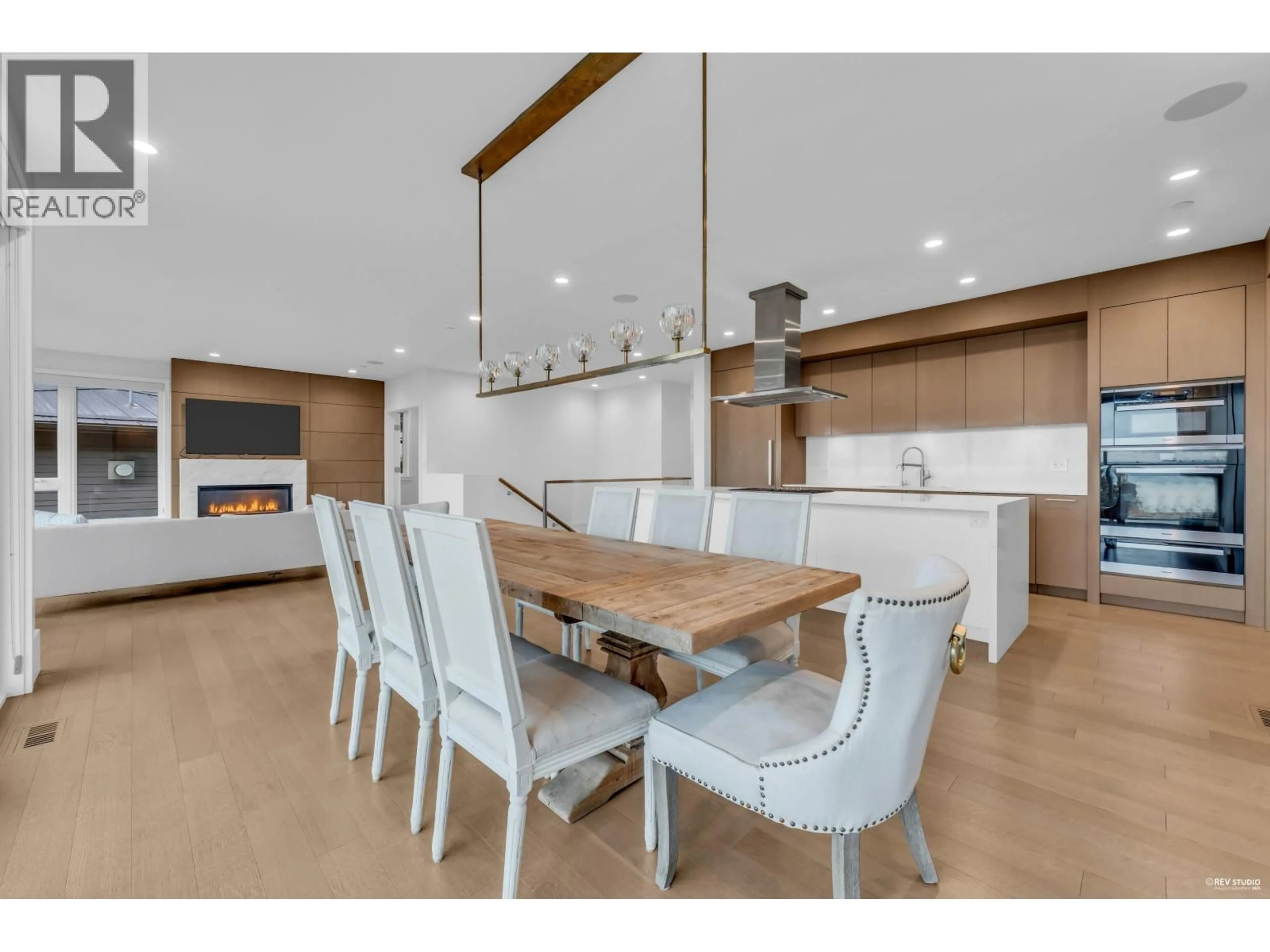 Open concept kitchen, wood/laminate floor for 3018 BURFIELD PLACE, West Vancouver British Columbia V7S0A9