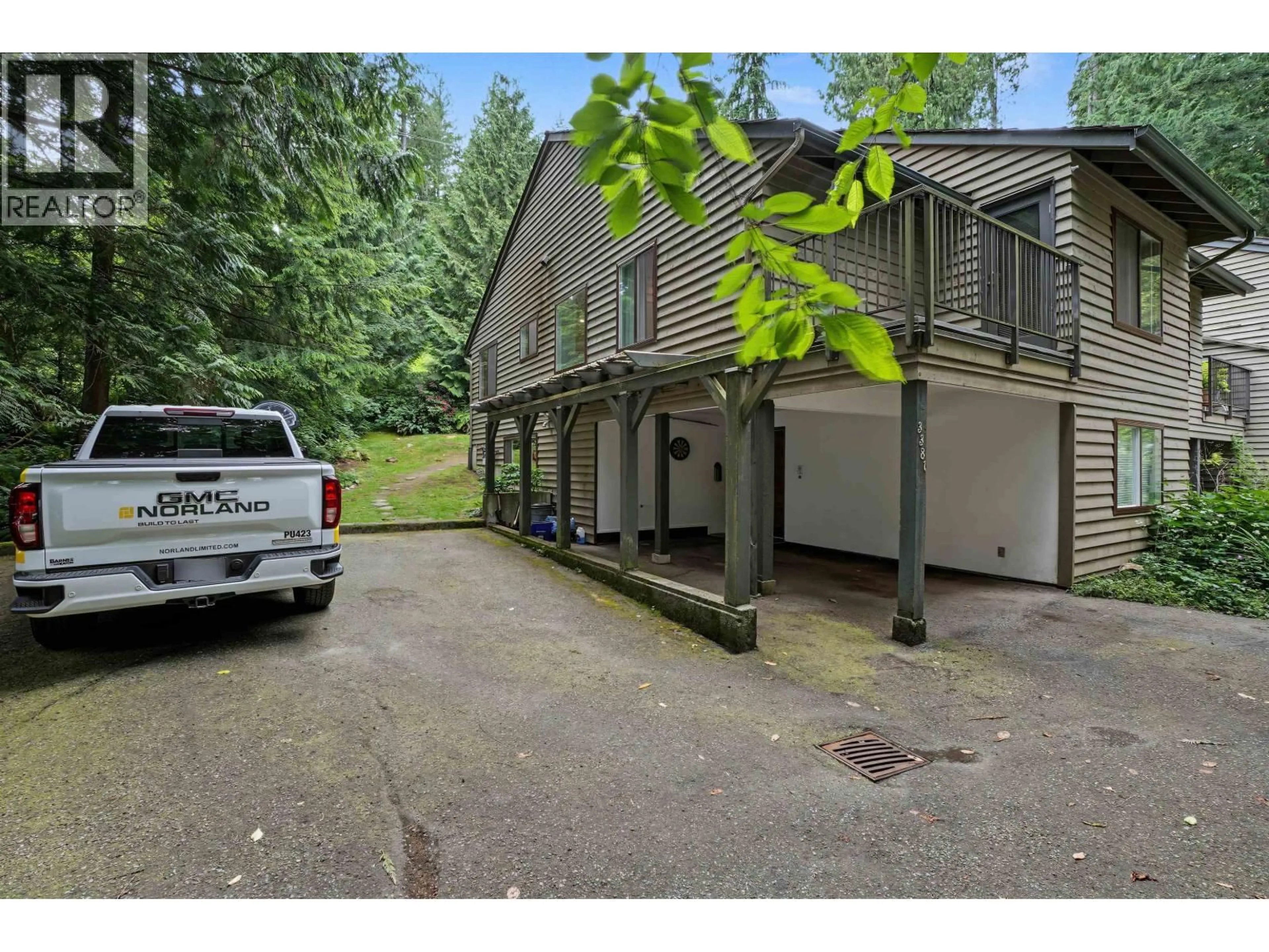 A pic from outside/outdoor area/front of a property/back of a property/a pic from drone, street for 3381 WILLIAM AVENUE, North Vancouver British Columbia V7K1Z7
