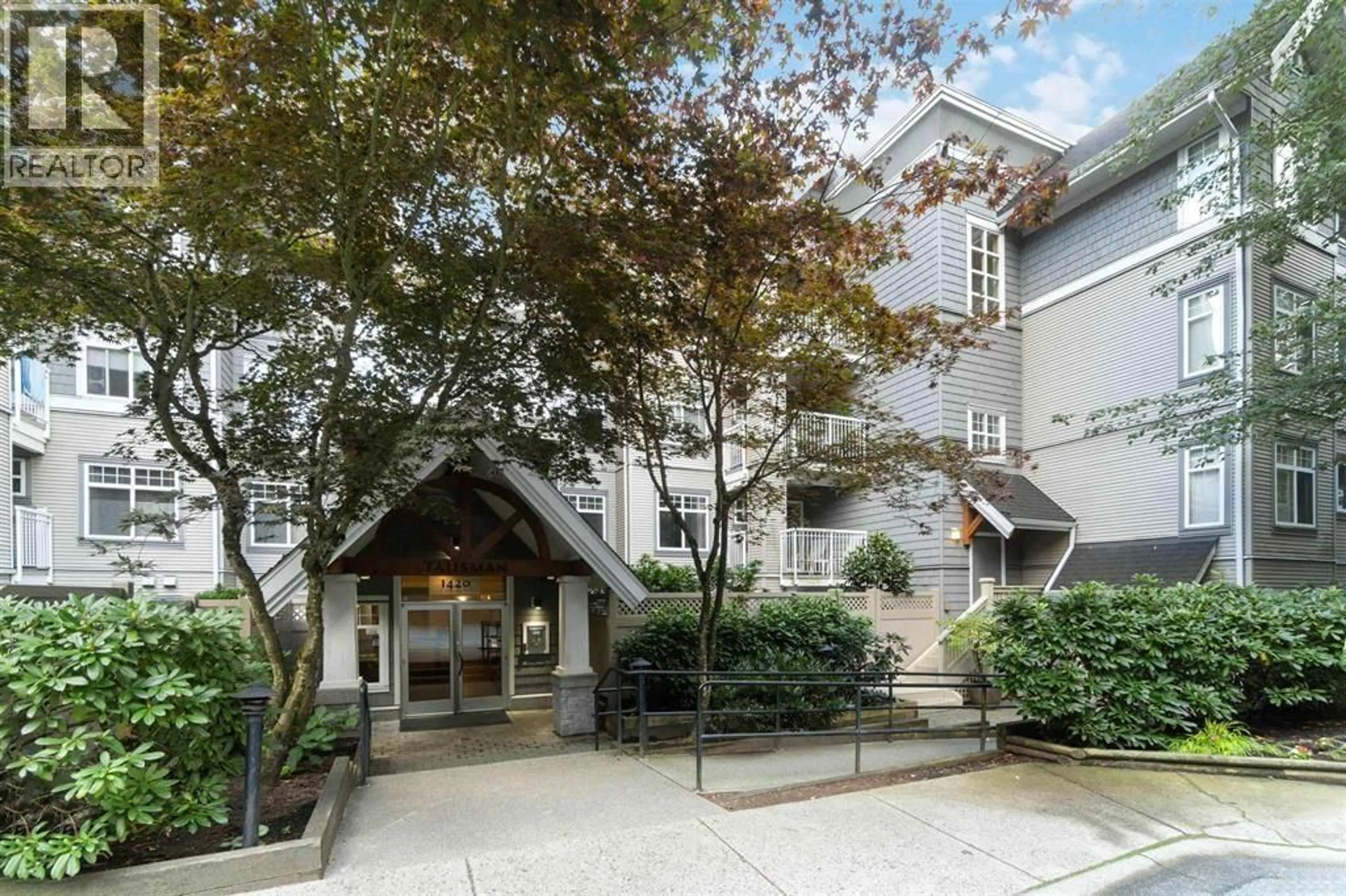 Patio, street for 312 - 1420 PARKWAY BOULEVARD, Coquitlam British Columbia V3E3J6