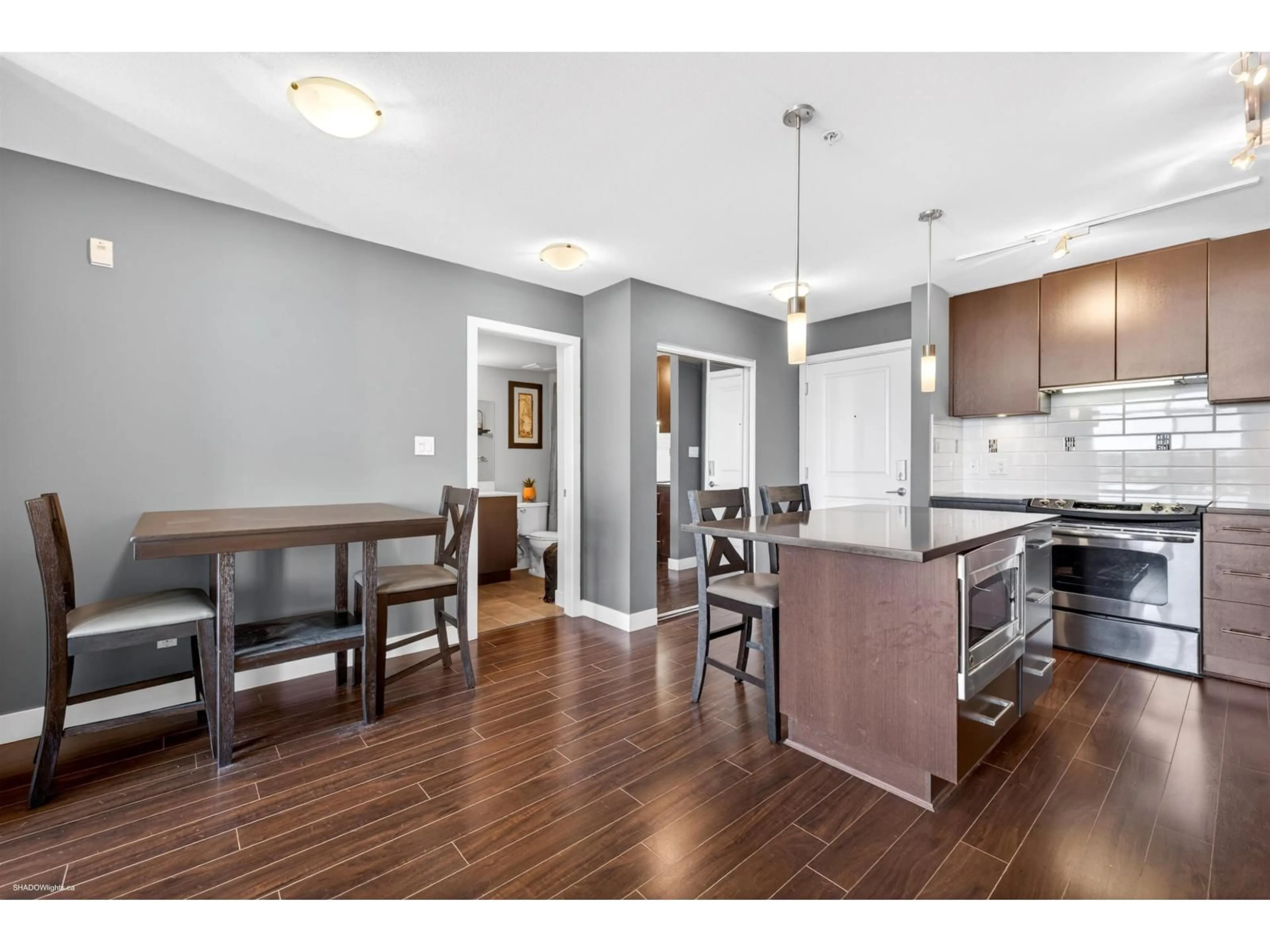 Open concept kitchen, wood/laminate floor for 456 - 15850 26 AVENUE, Surrey British Columbia V3Z2N6