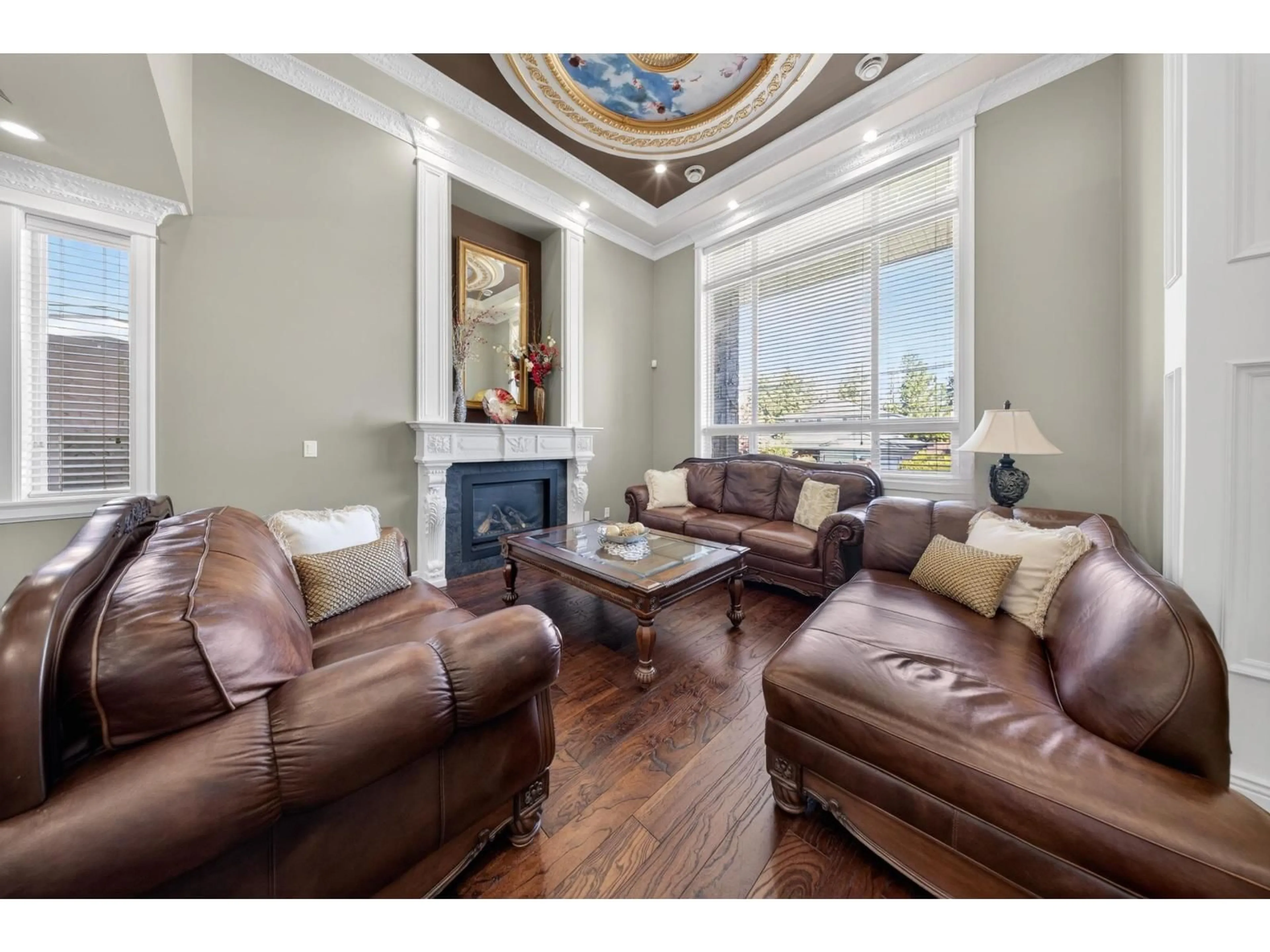 Living room with furniture, unknown for 31920 GLENWOOD AVENUE, Abbotsford British Columbia V2T1E5