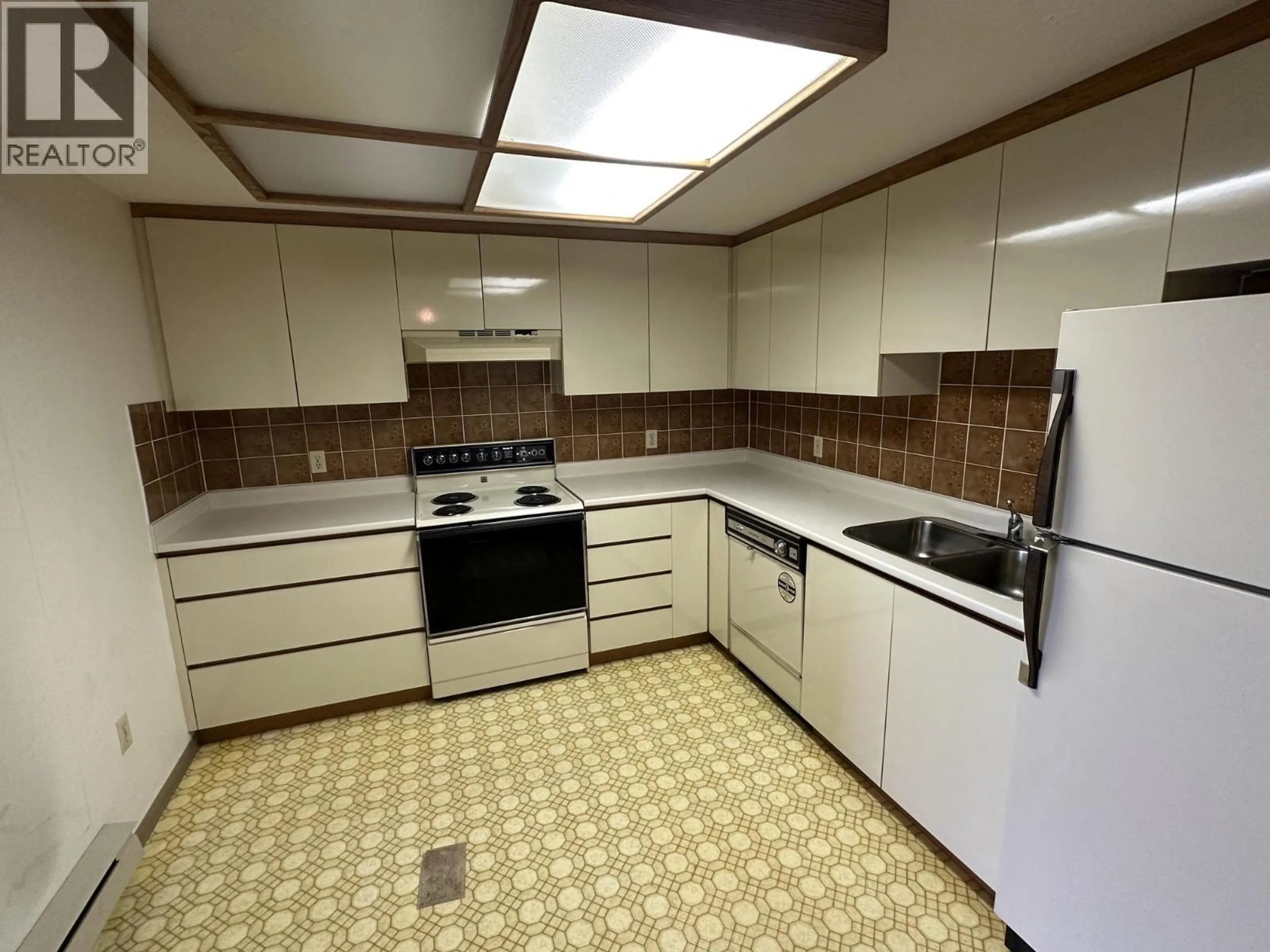 Standard kitchen, ceramic/tile floor for 505 - 534 SIXTH STREET, New Westminster British Columbia V3L5K7