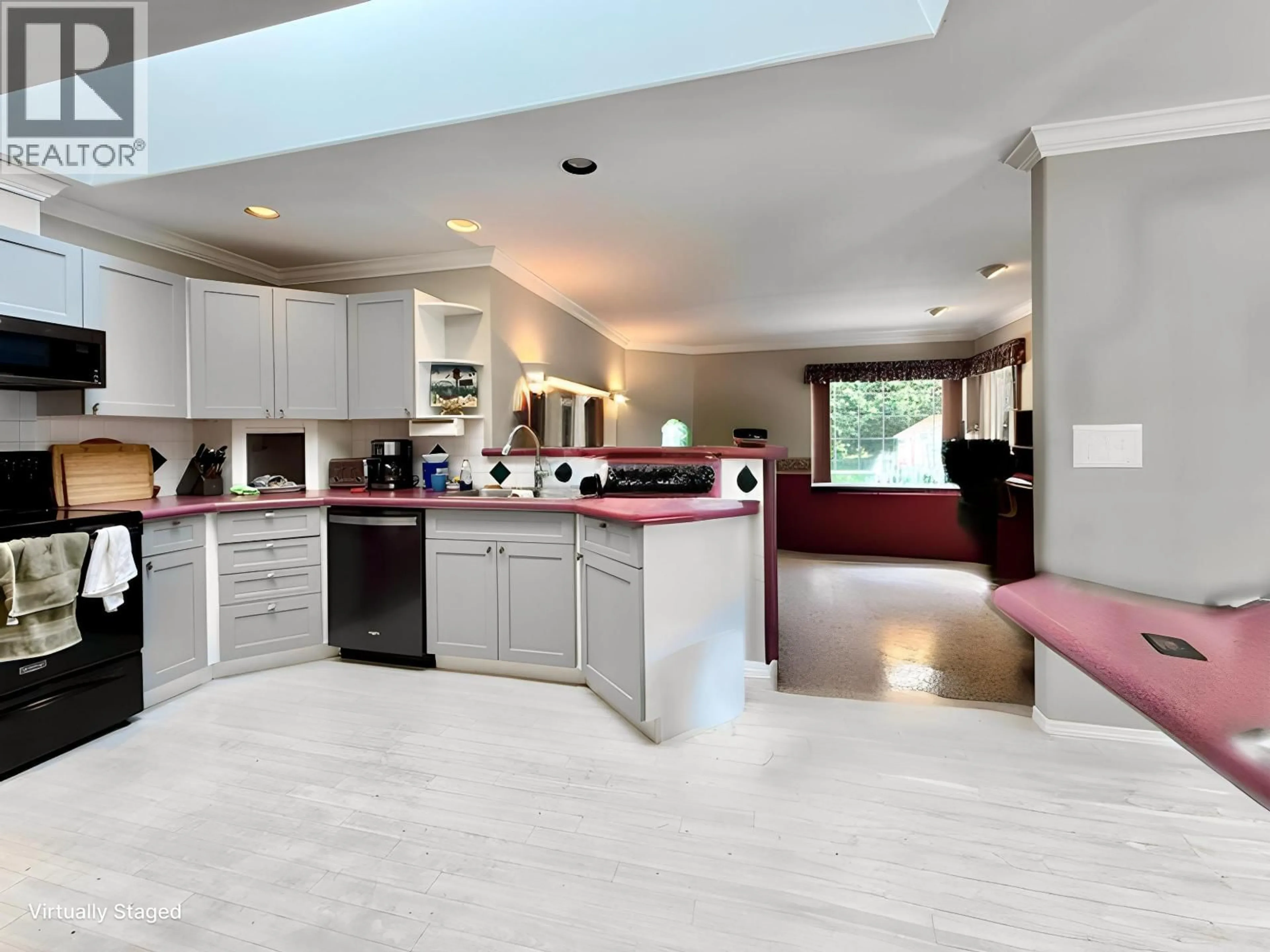 Open concept kitchen, ceramic/tile floor for 530 SHAW ROAD, Gibsons British Columbia V0N1V8
