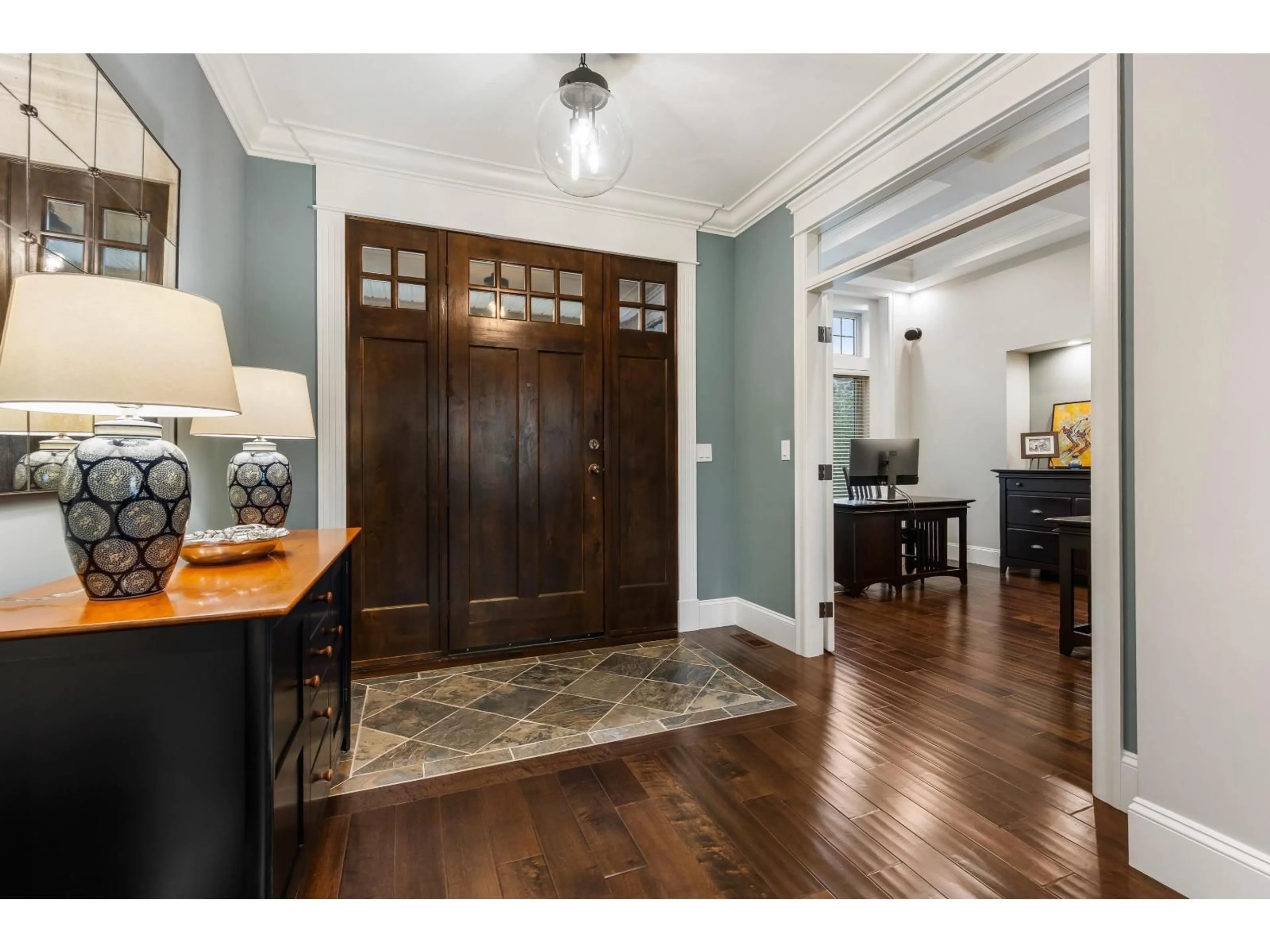 Indoor entryway for 2462 JONQUIL COURT, Abbotsford British Columbia V3G3E8