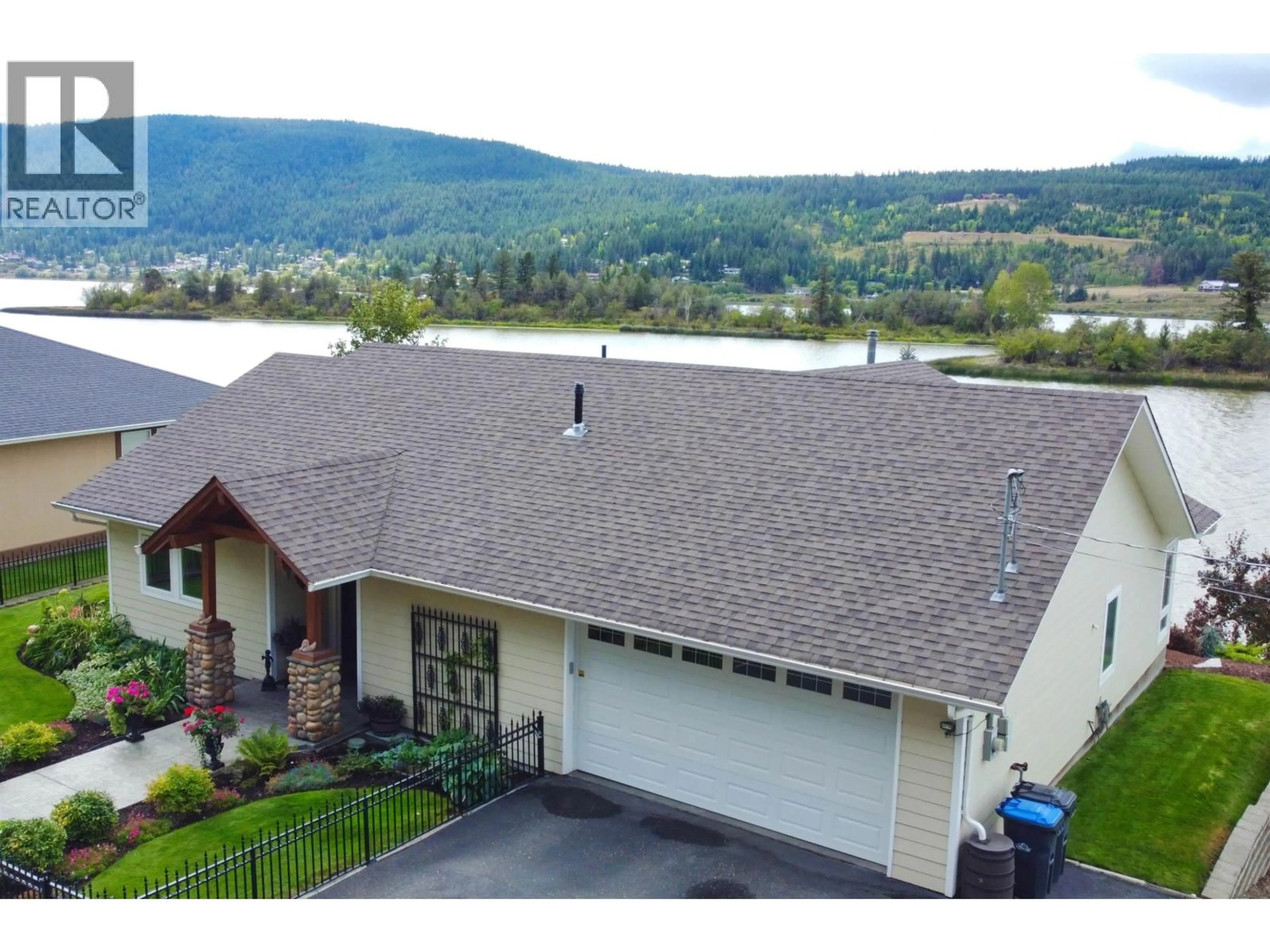 A pic from outside/outdoor area/front of a property/back of a property/a pic from drone, mountain view for 1515 DUNCAN ROAD, Williams Lake British Columbia V2G5K5