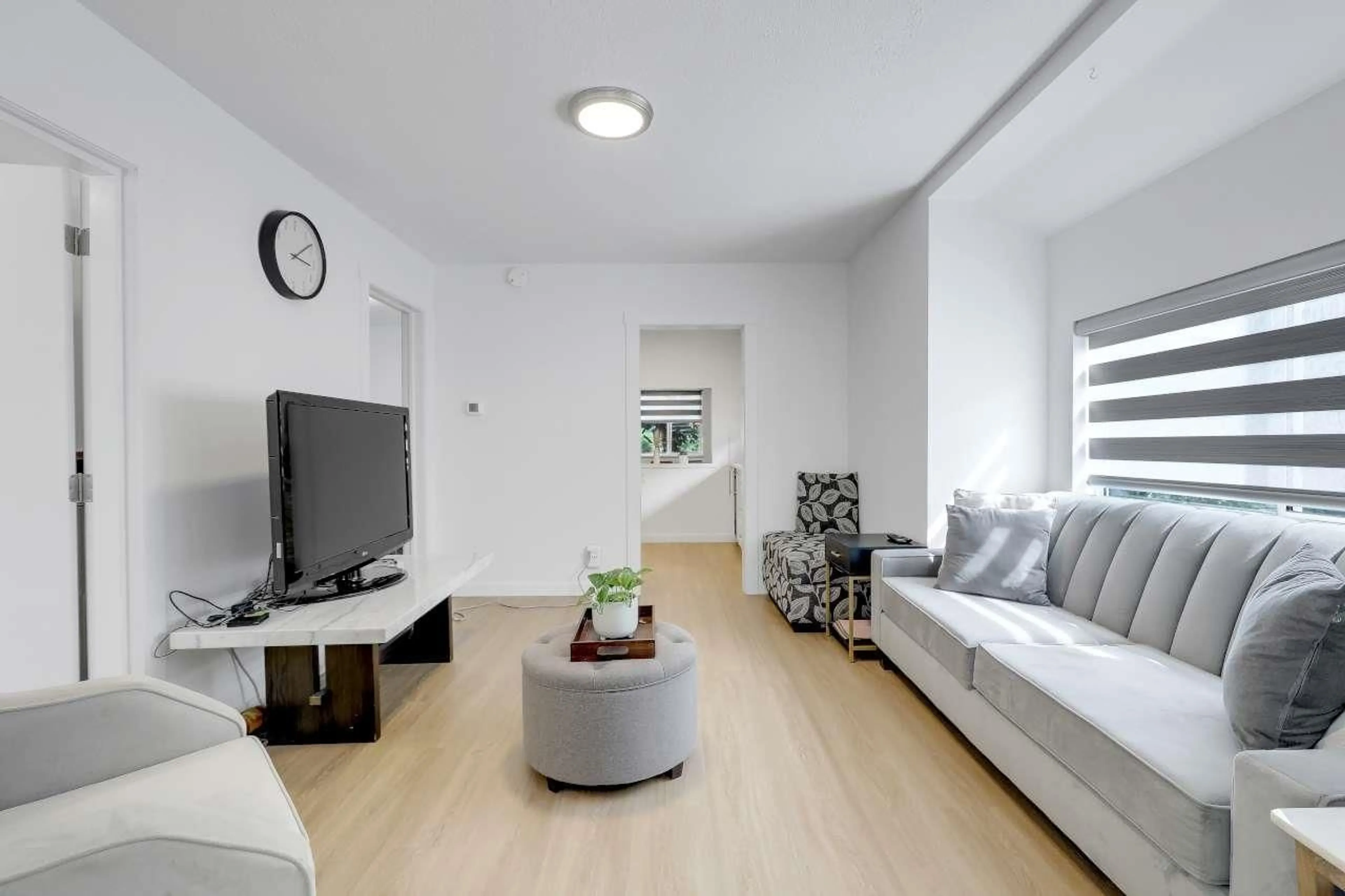 Living room with furniture, unknown for 866 FINLAY STREET, White Rock British Columbia V4B4K2