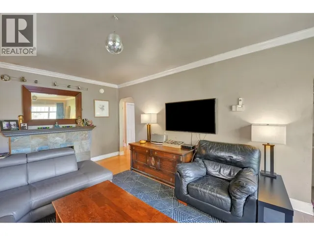 2150 NANAIMO STREET, Vancouver 4