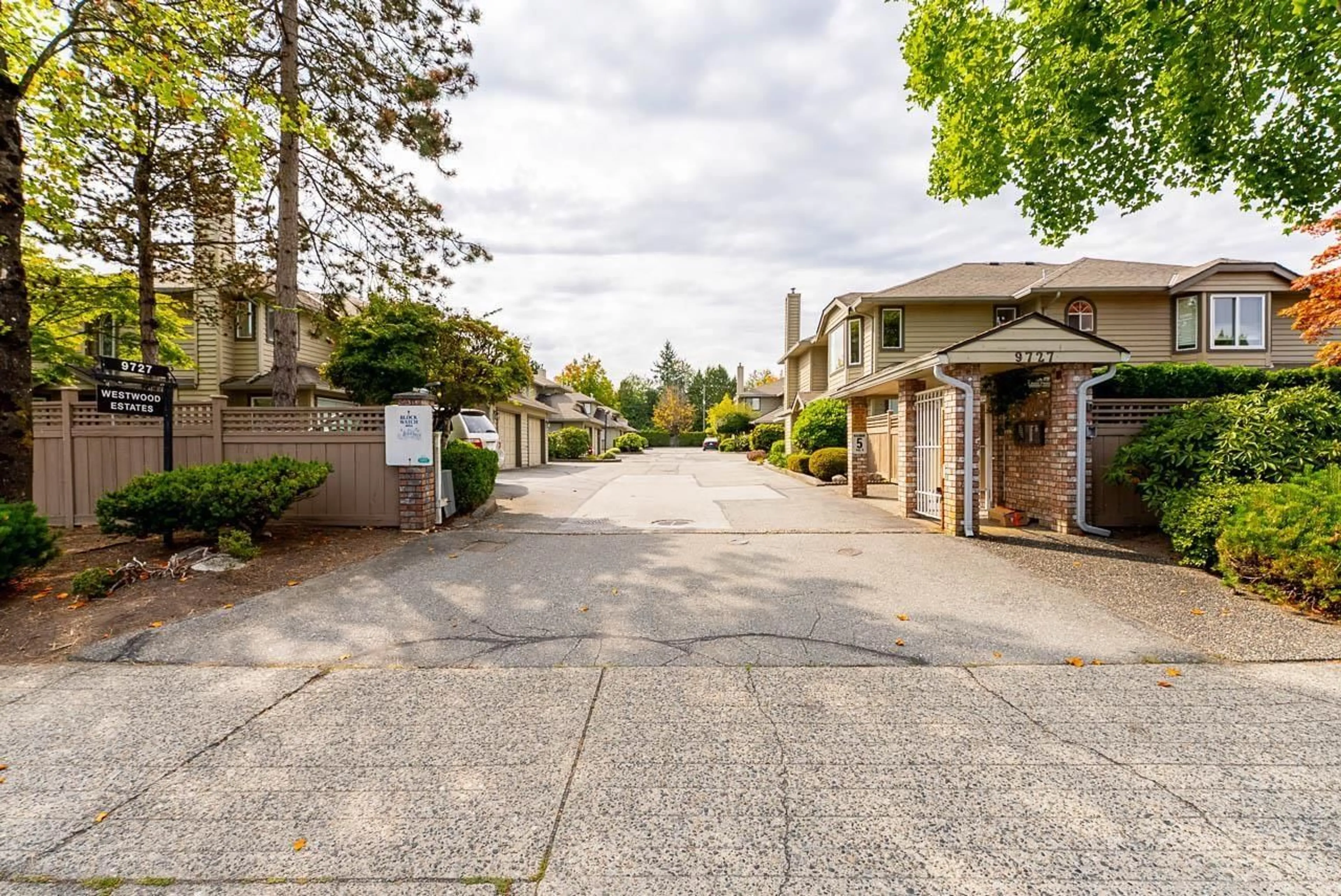 Unknown for 4 - 9727 152B STREET, Surrey British Columbia V3R0G5