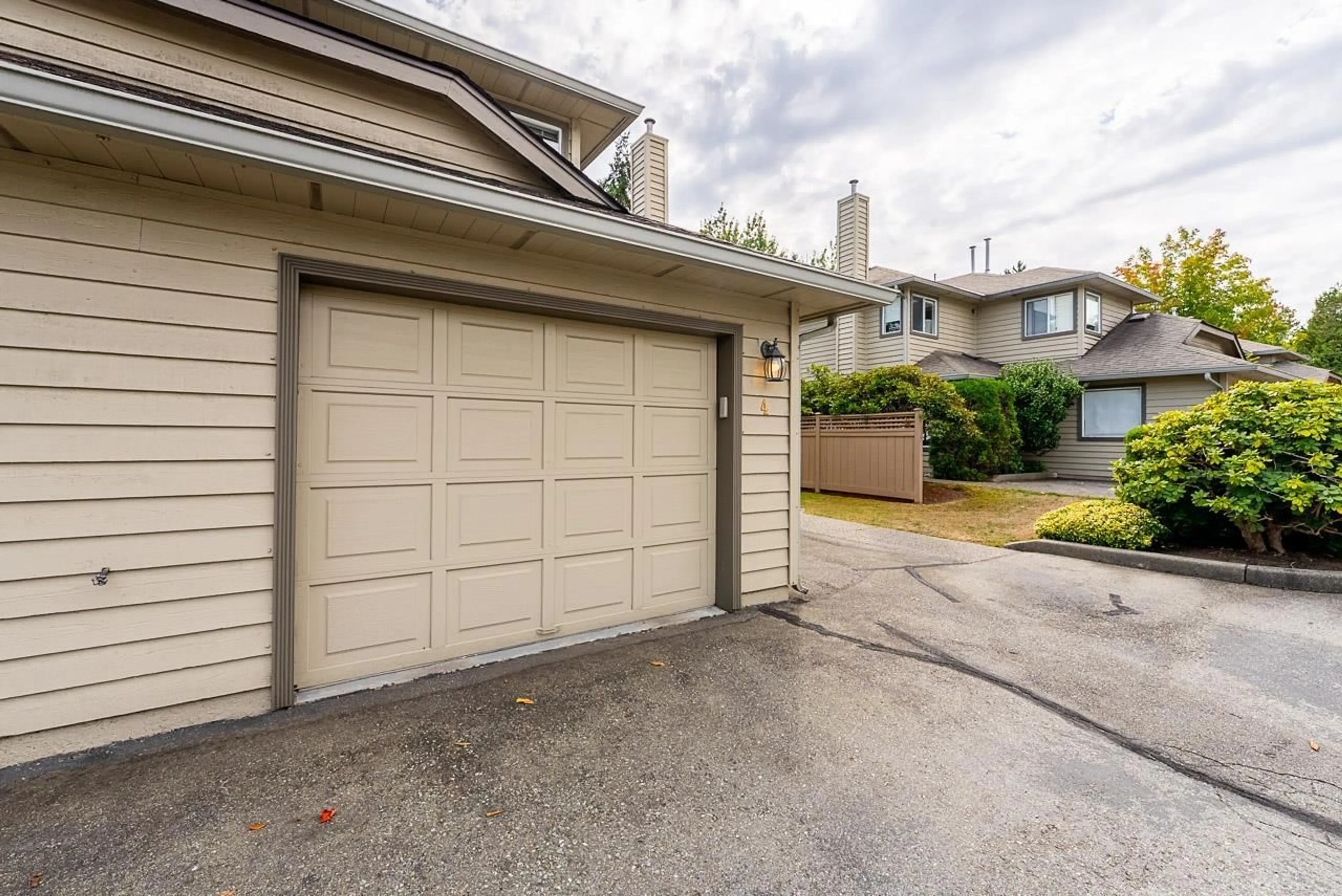 Indoor garage for 4 - 9727 152B STREET, Surrey British Columbia V3R0G5