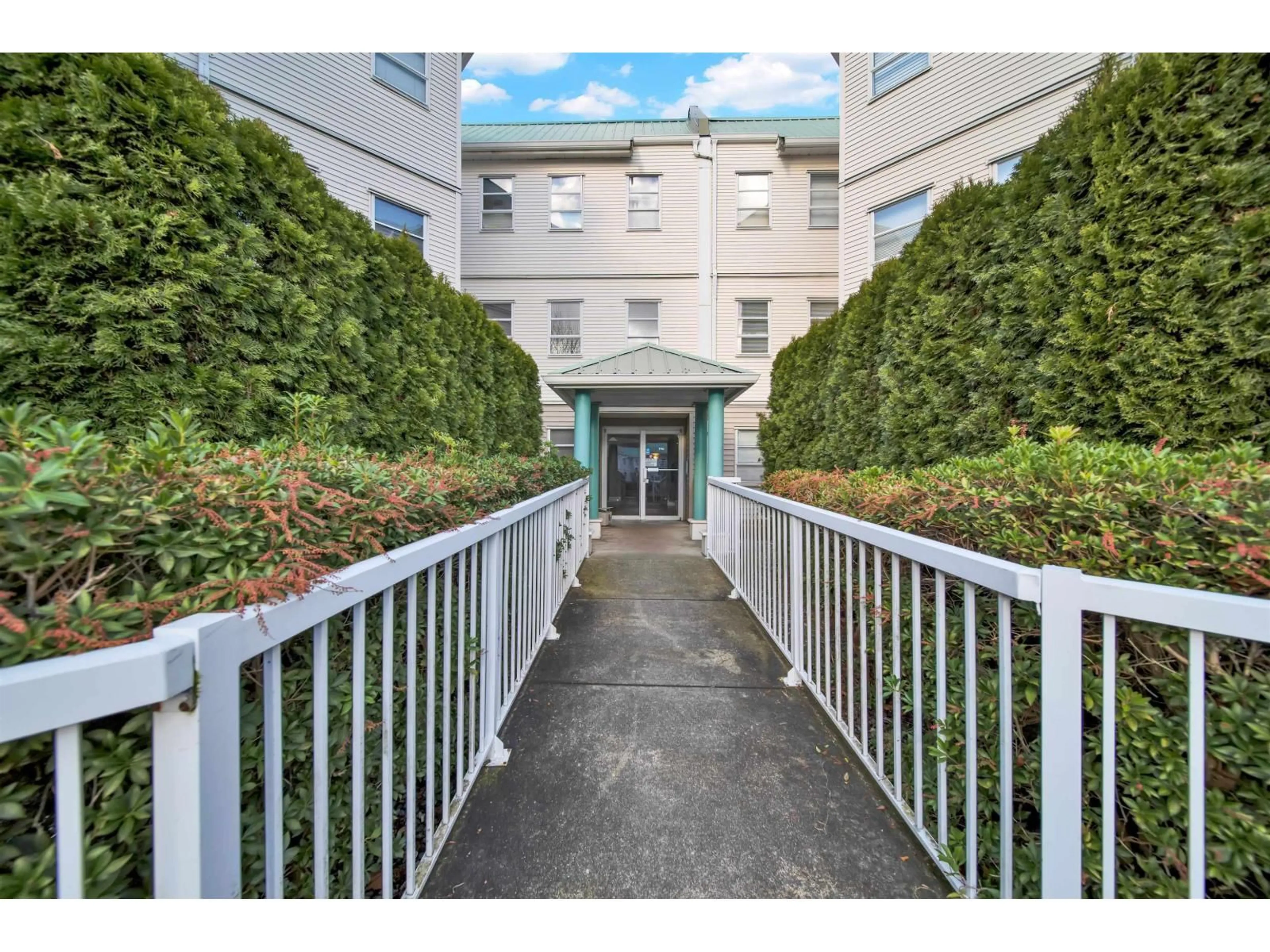 Unknown for 102 - 9765 140 STREET, Surrey British Columbia V3T5S5