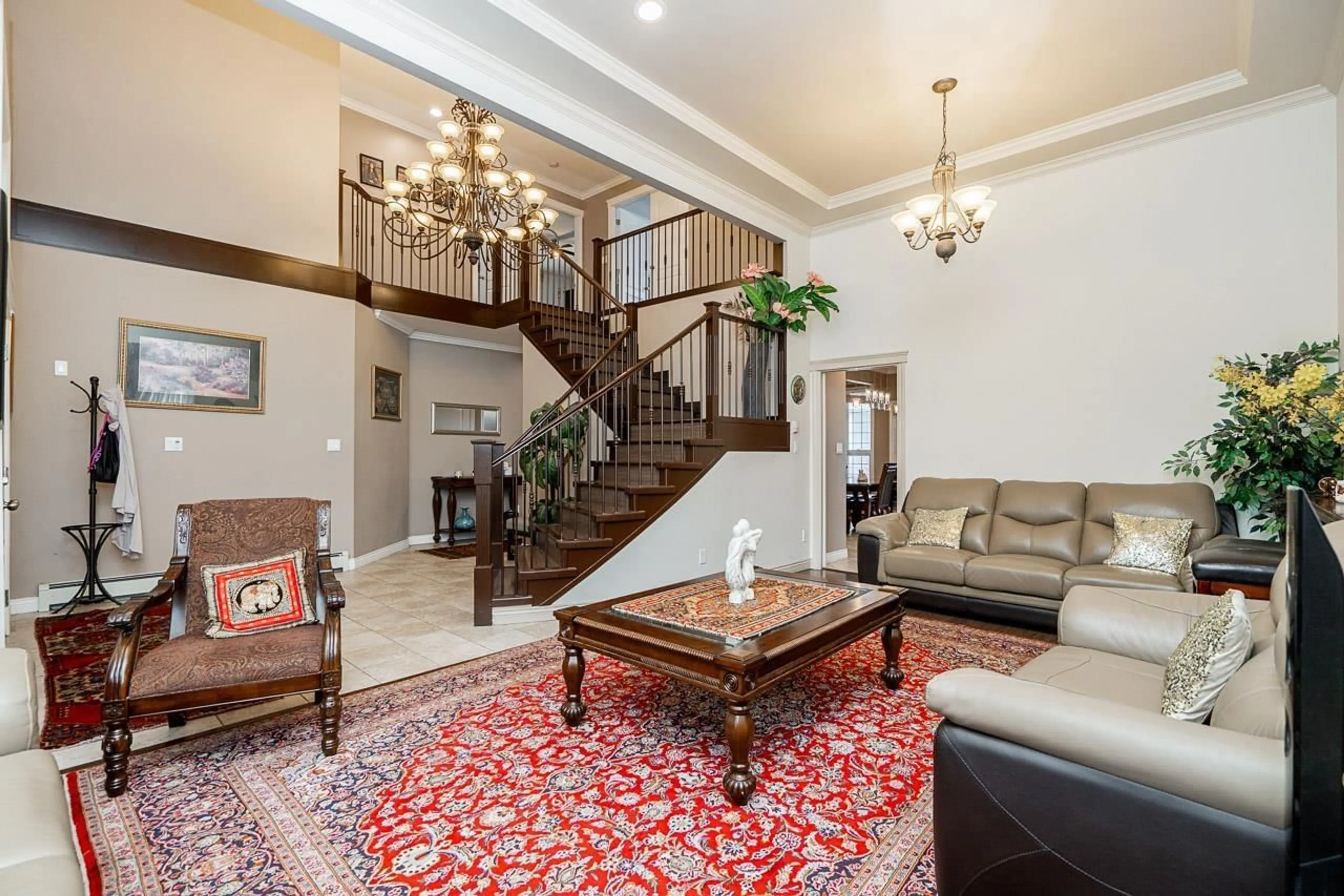 Indoor foyer for 7833 147A STREET, Surrey British Columbia V3S2T8