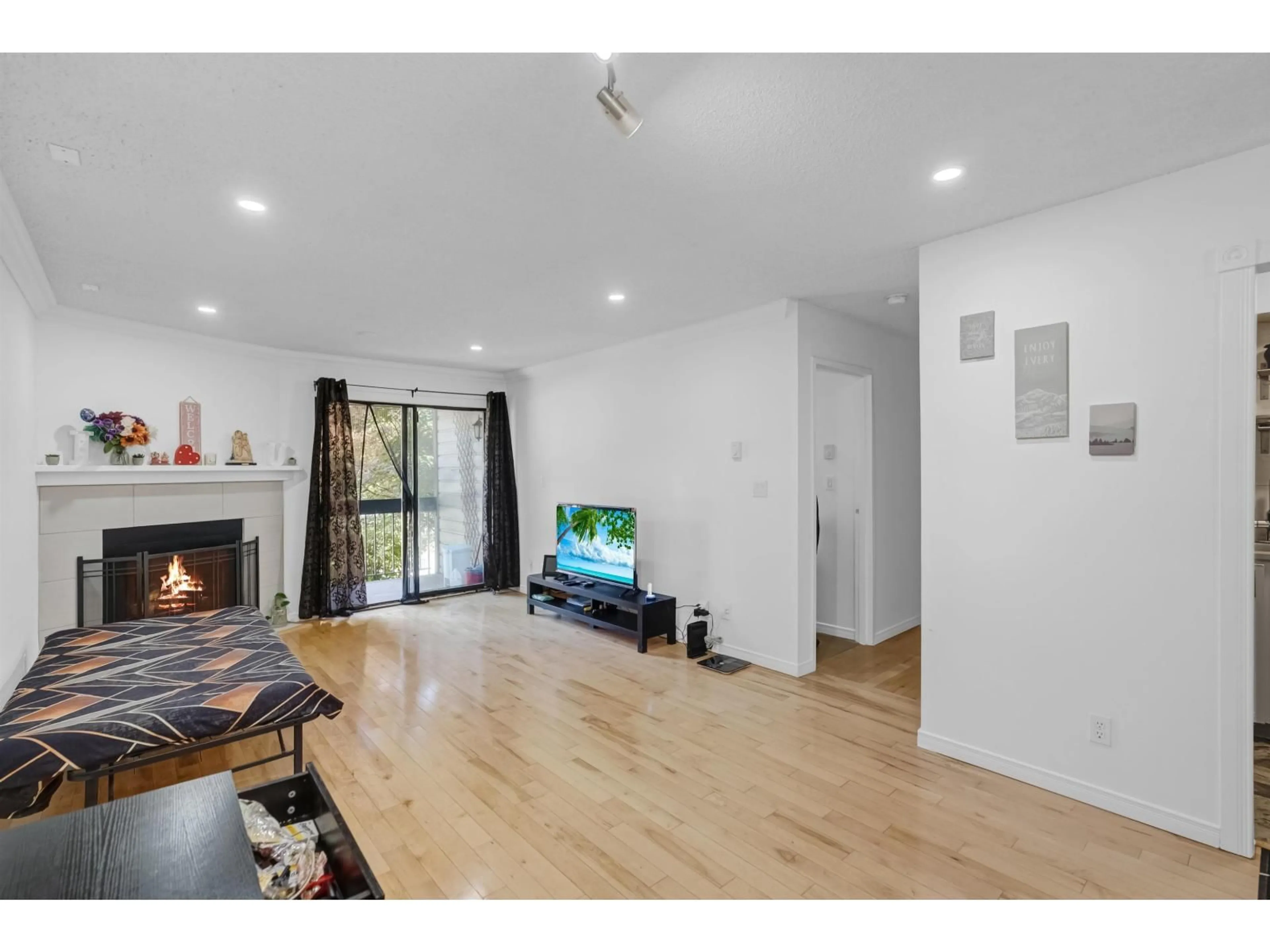 A pic of a room for 201 - 10560 154 STREET, Surrey British Columbia V3R8A3