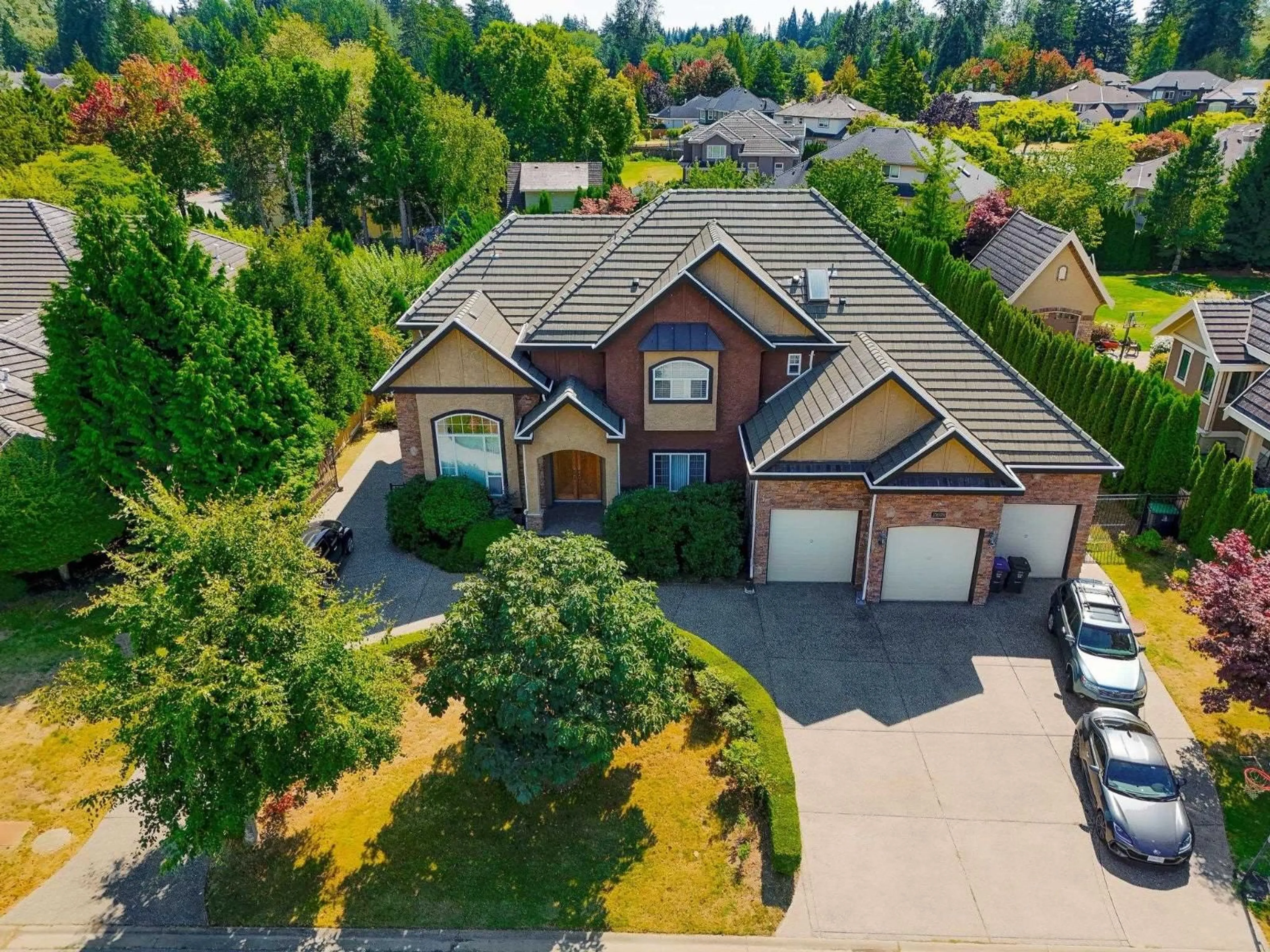 A pic from outside/outdoor area/front of a property/back of a property/a pic from drone, street for 13978 23A AVENUE, Surrey British Columbia V4A9V9