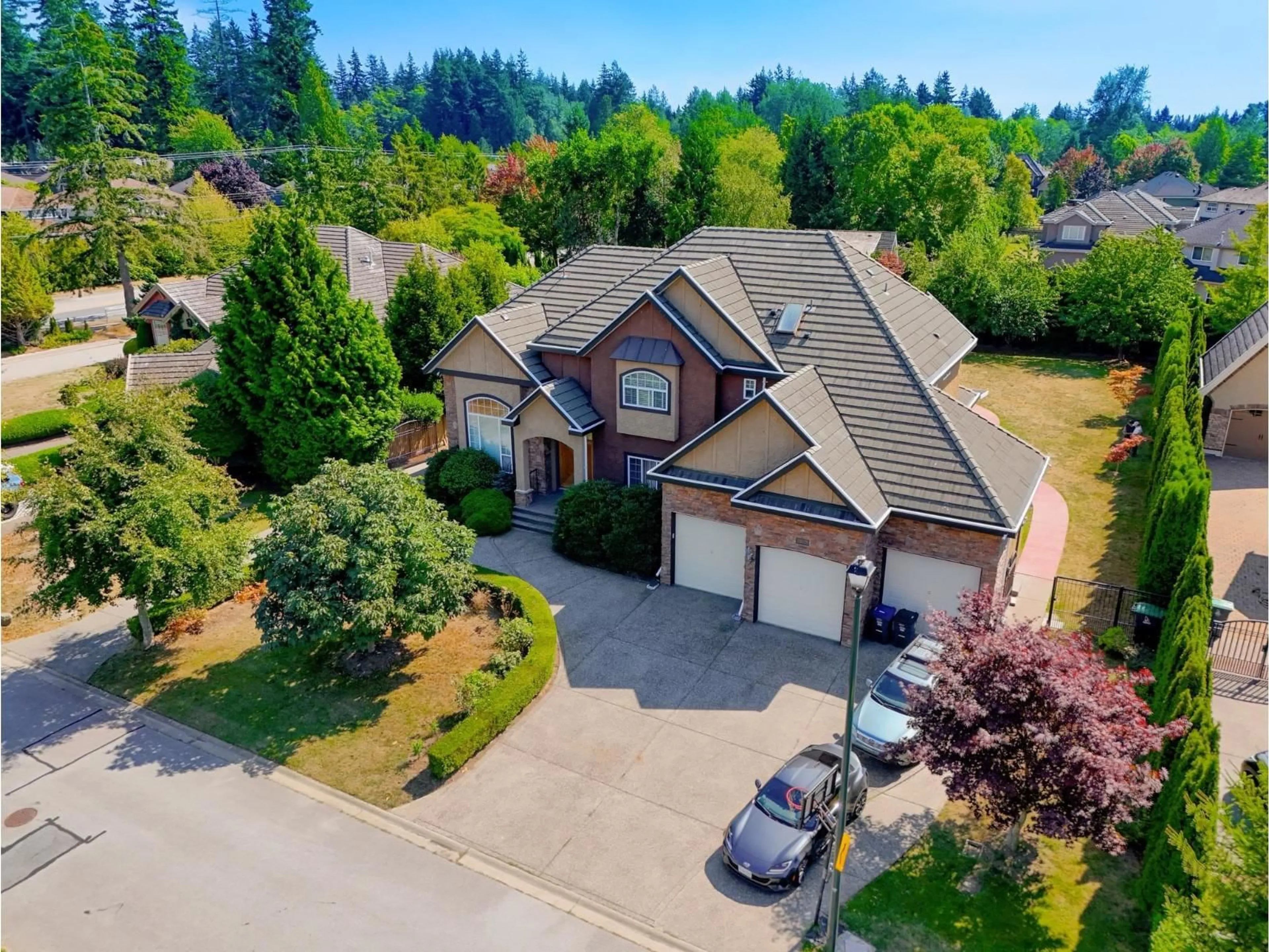 A pic from outside/outdoor area/front of a property/back of a property/a pic from drone, street for 13978 23A AVENUE, Surrey British Columbia V4A9V9