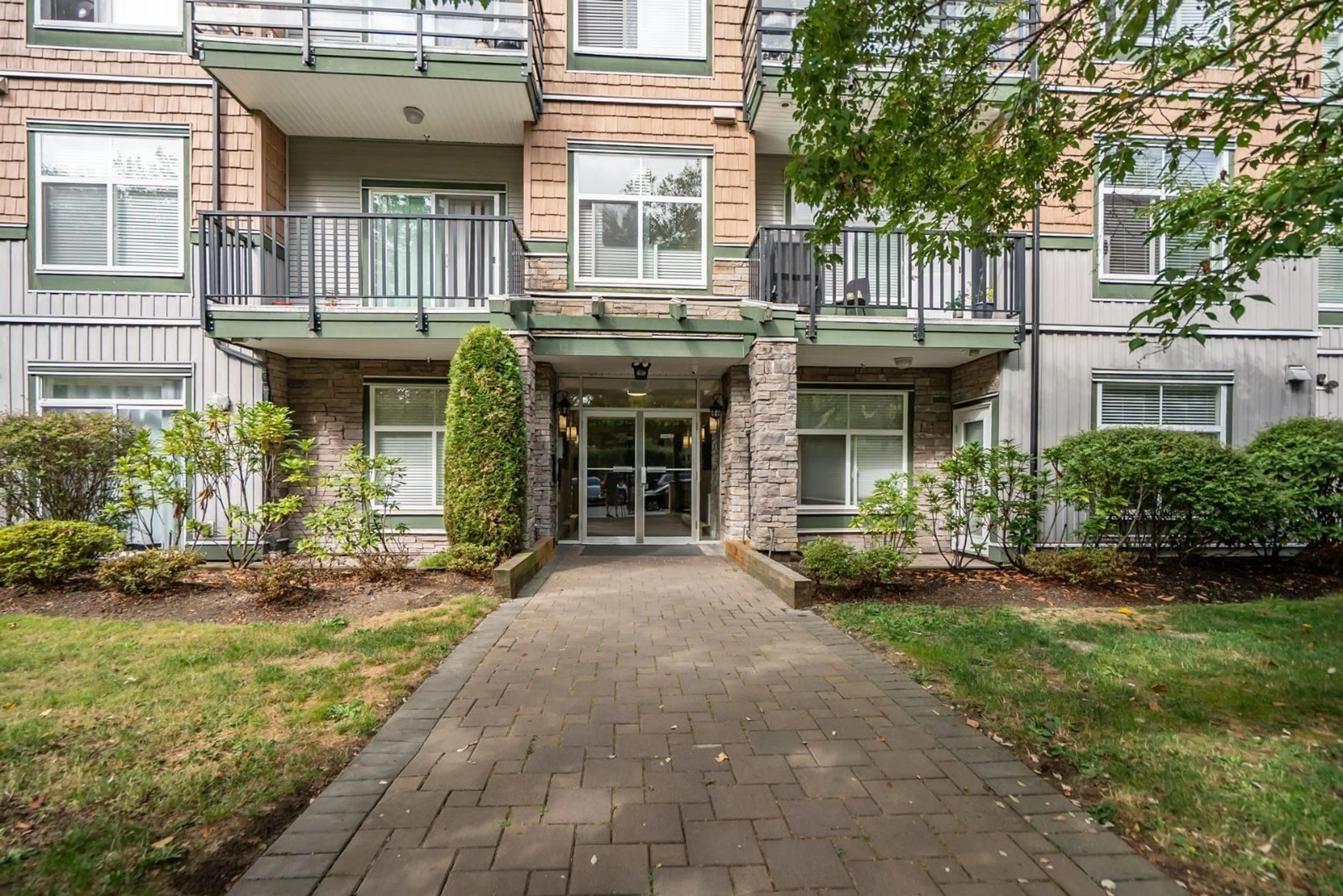 Patio, street for 305 - 8183 121A STREET, Surrey British Columbia V3W1S7