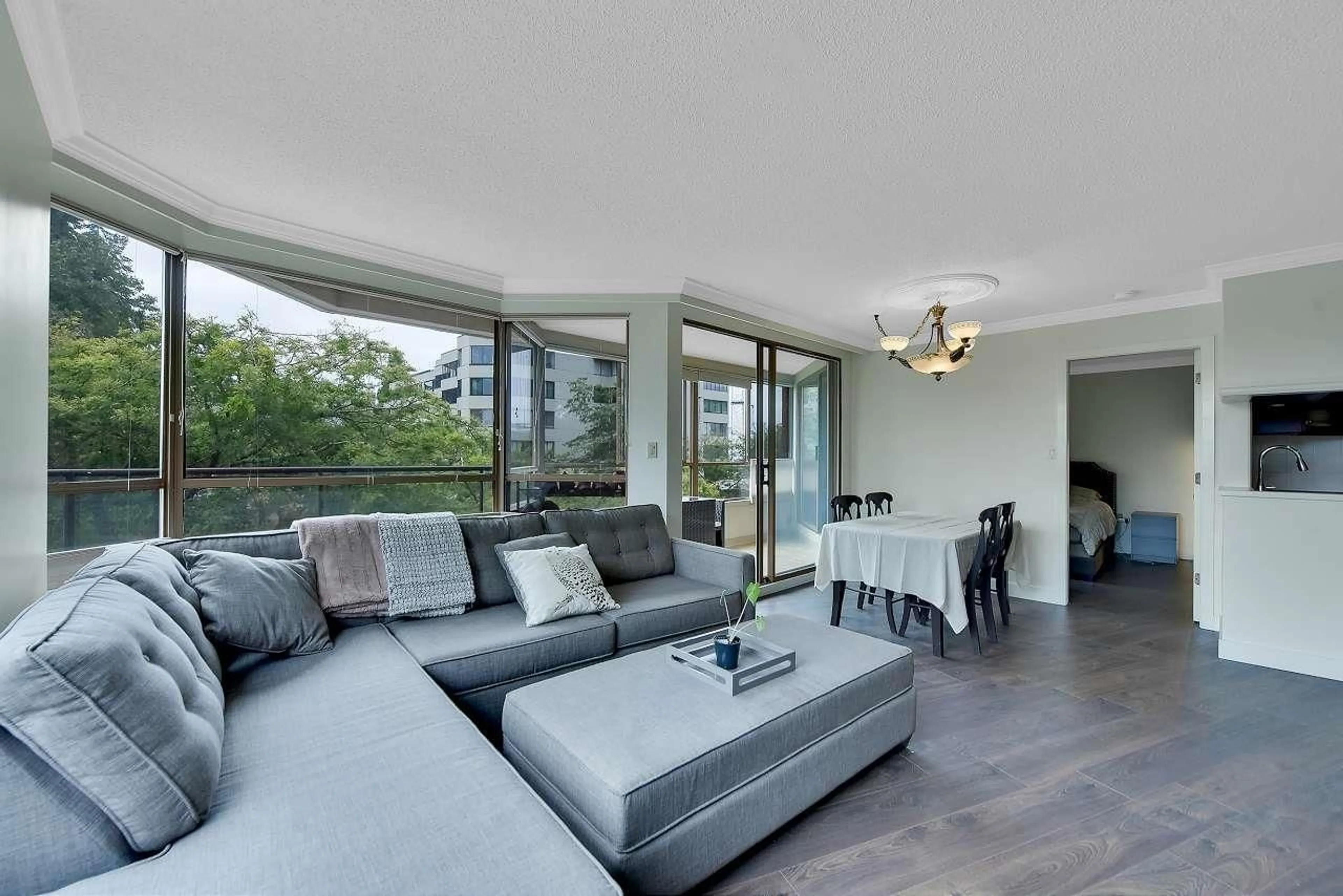 Living room with furniture, unknown for 309 - 15111 RUSSELL AVENUE, White Rock British Columbia V4B2P4