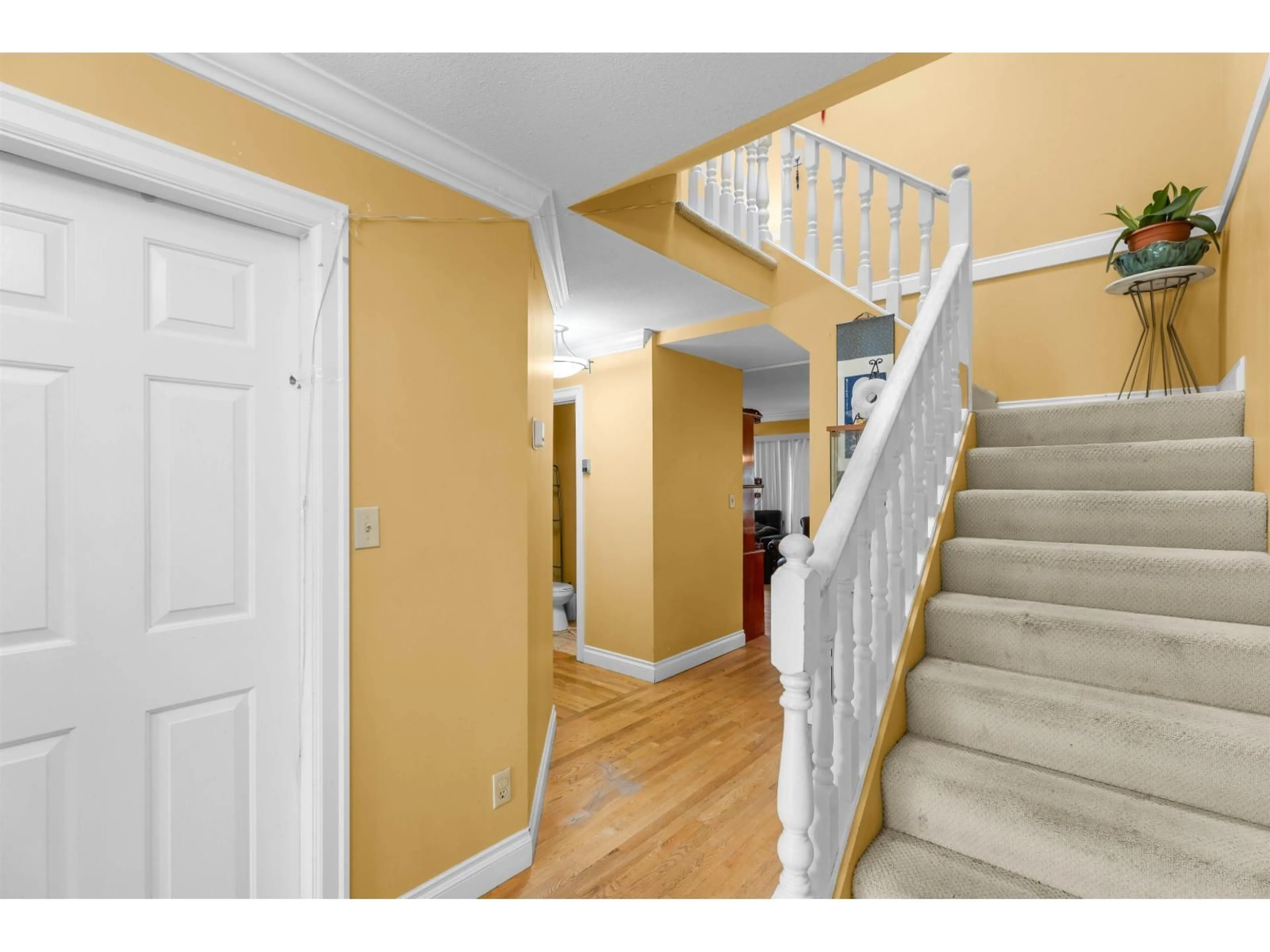 Indoor entryway for 3504 CRESTON DRIVE, Abbotsford British Columbia V2T5B8