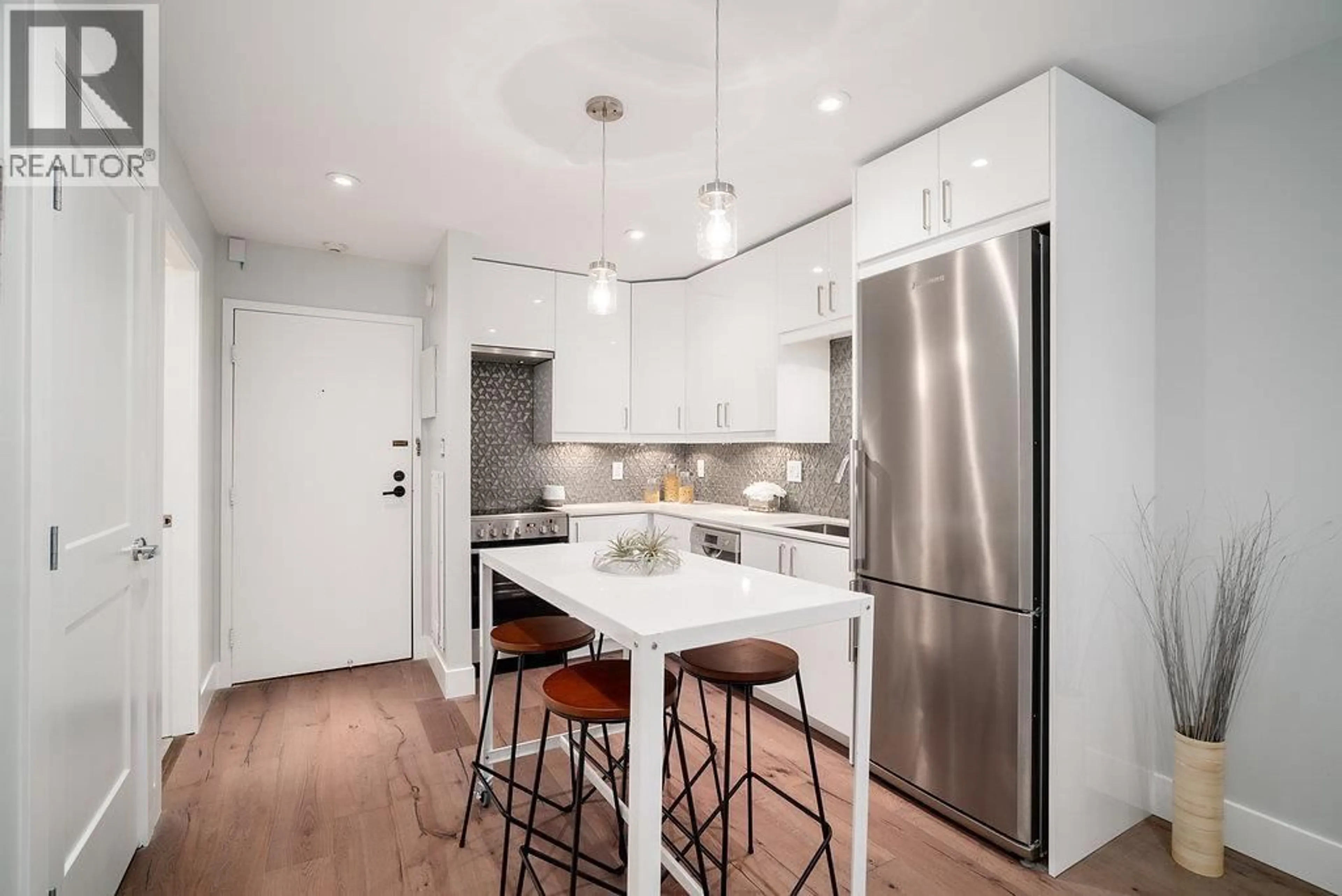 Open concept kitchen, unknown for 208 - 1425 CYPRESS STREET, Vancouver British Columbia V6J3L1