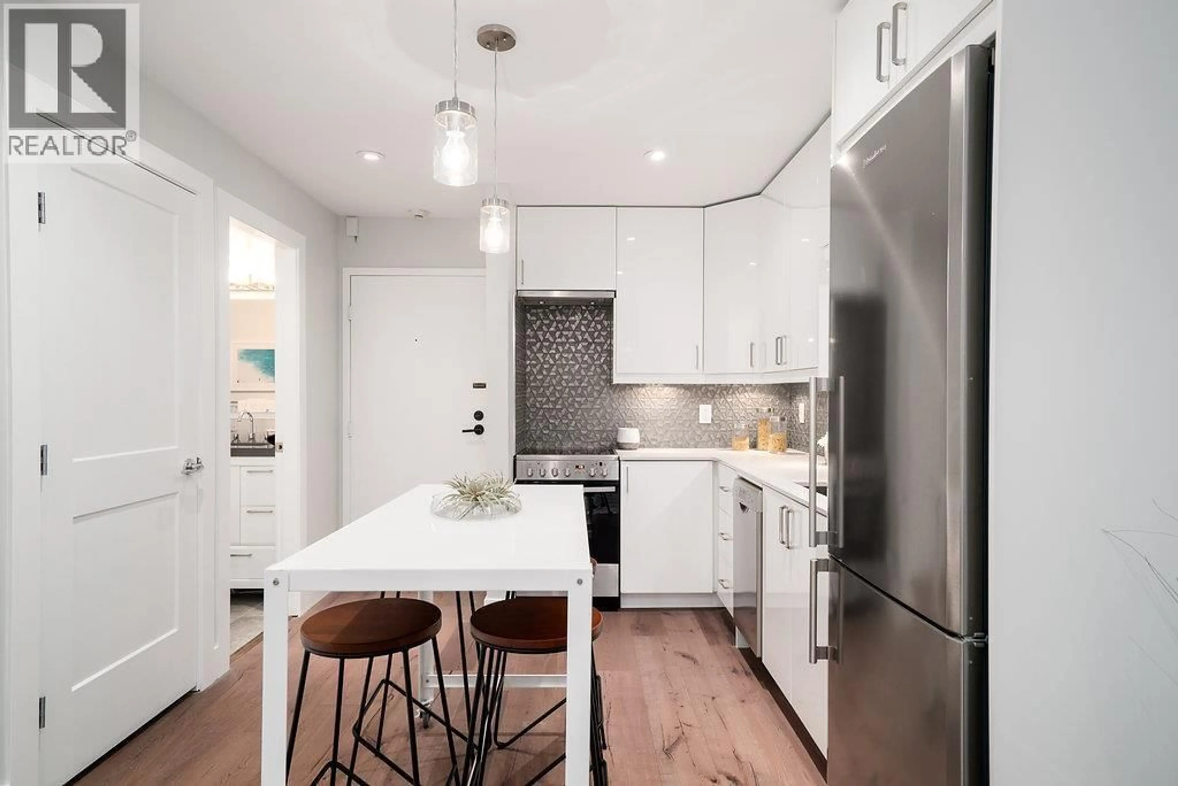 Contemporary kitchen, unknown for 208 - 1425 CYPRESS STREET, Vancouver British Columbia V6J3L1