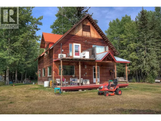 2211 DOYLE ROAD, 150 Mile House 2