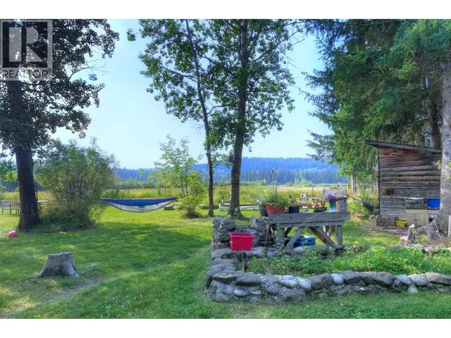 2211 DOYLE ROAD, 150 Mile House 5