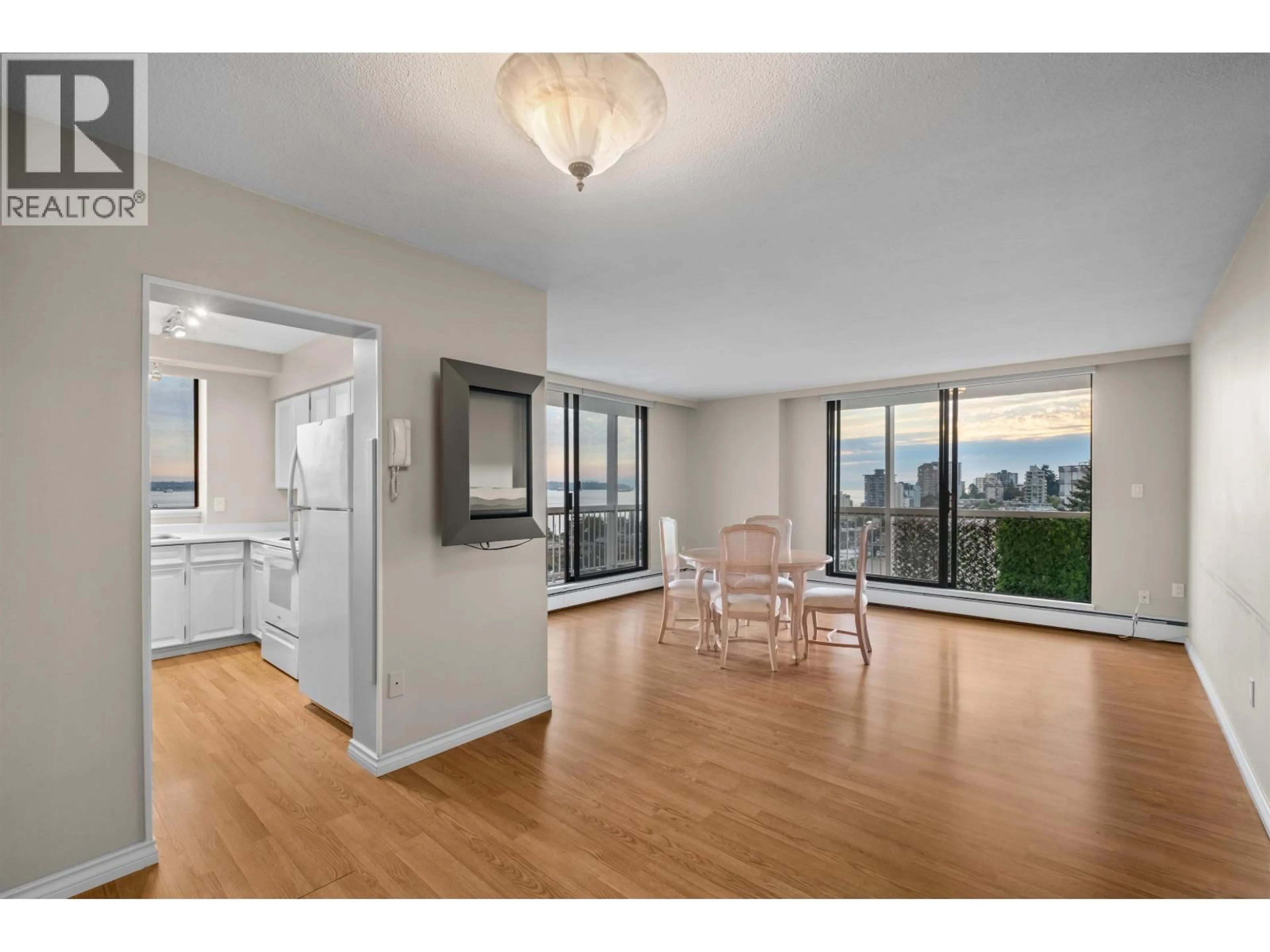 A pic of a room for 902 - 1390 DUCHESS AVENUE, West Vancouver British Columbia V7T1H6